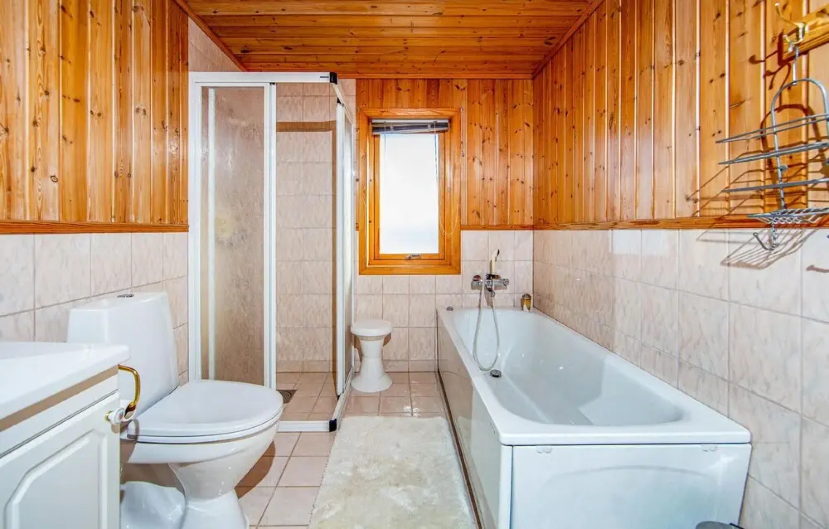 Awesome Home in Fjørtoft With 5 Bedrooms, Internet and Sauna