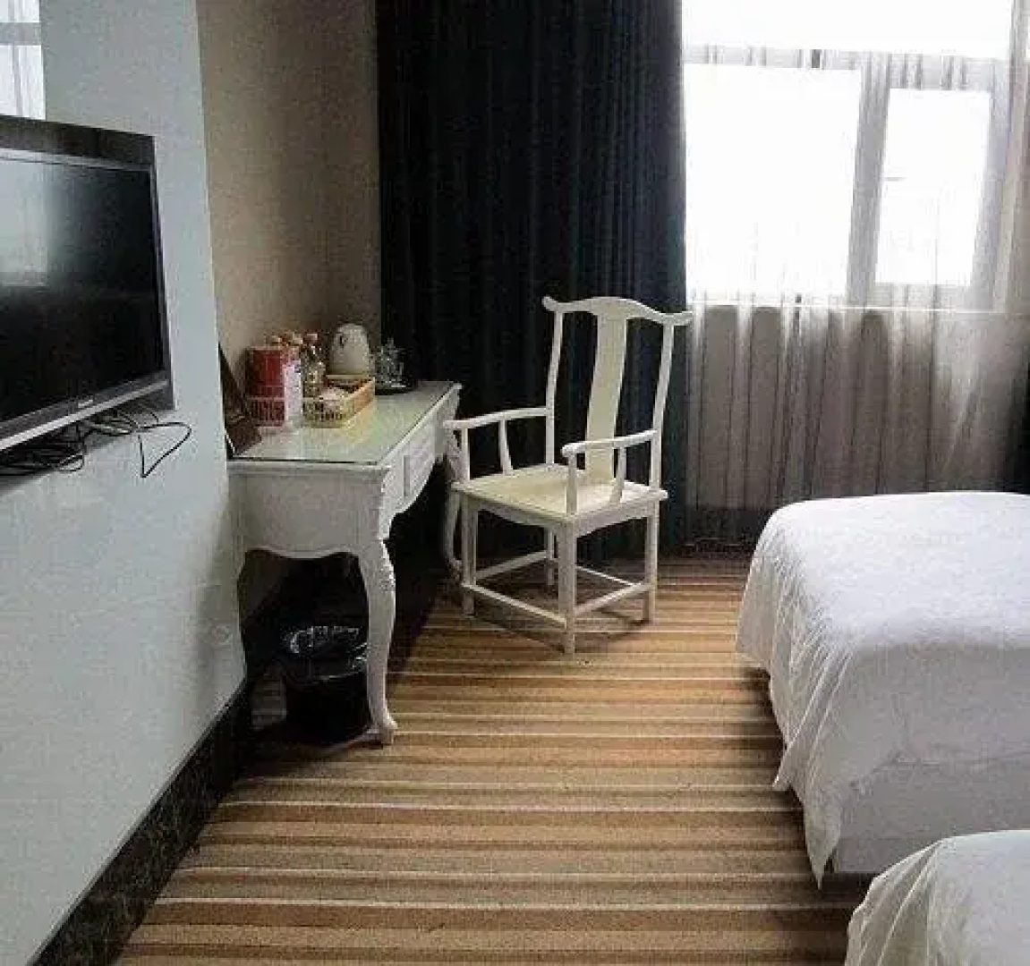 Fuyang Jade Theme Hotel