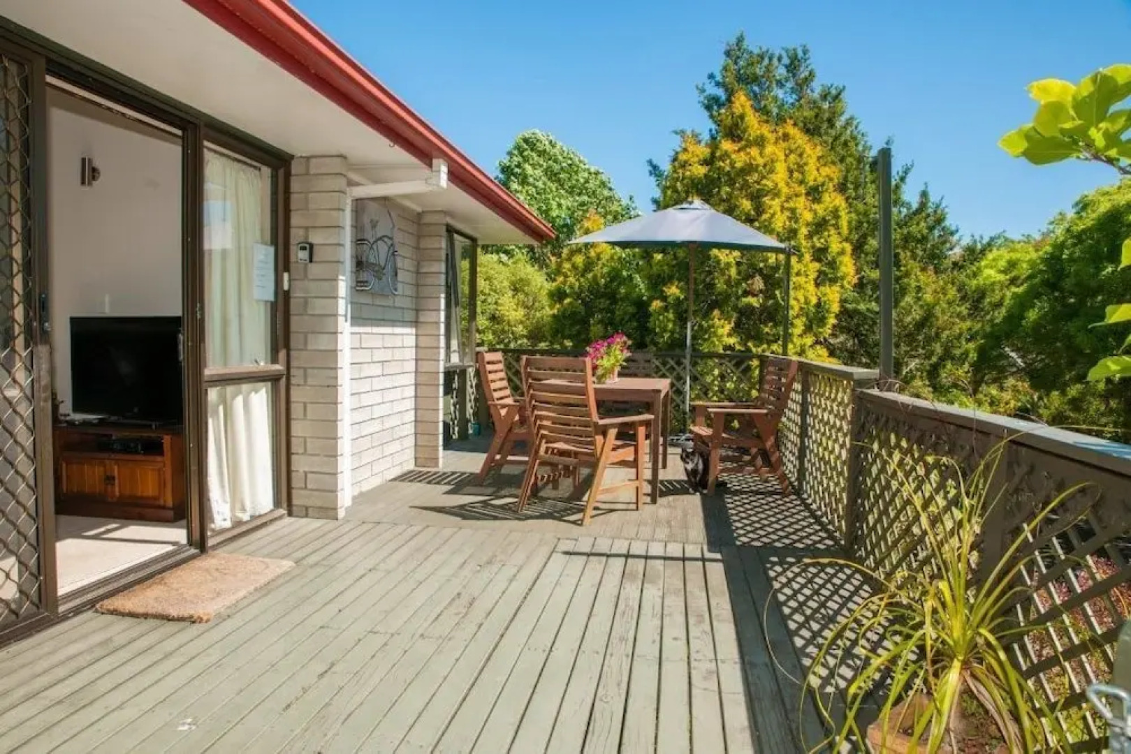 Abundante B&B on 8 Marlowe