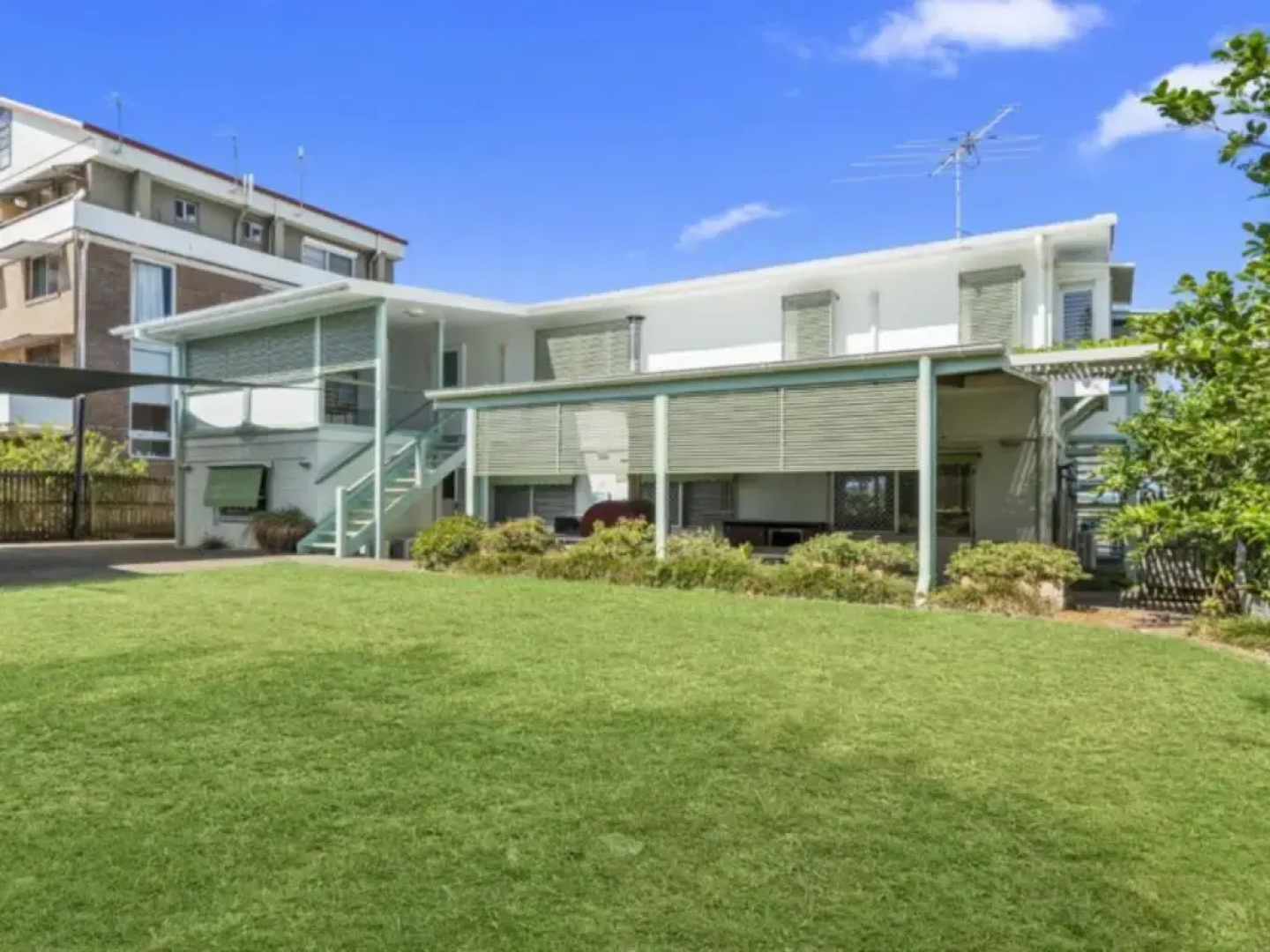 Woorim Beach House with Water Views