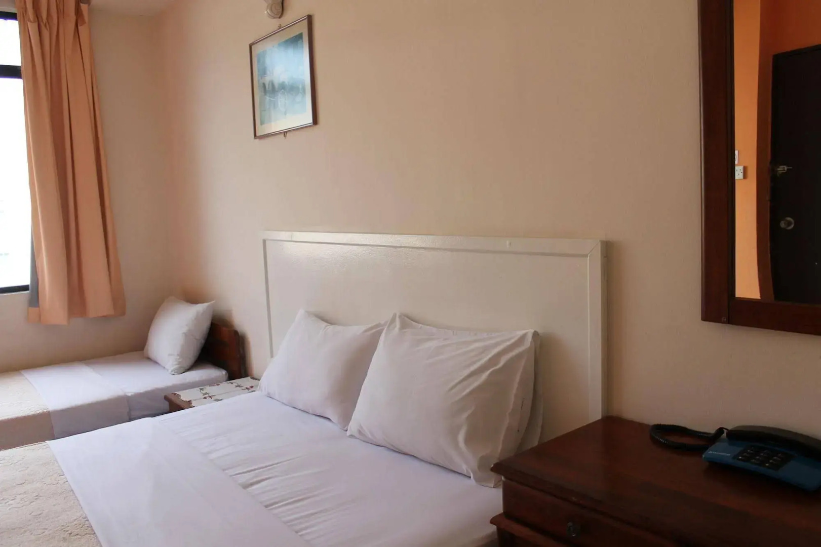 Victoria Hotel and Hostel