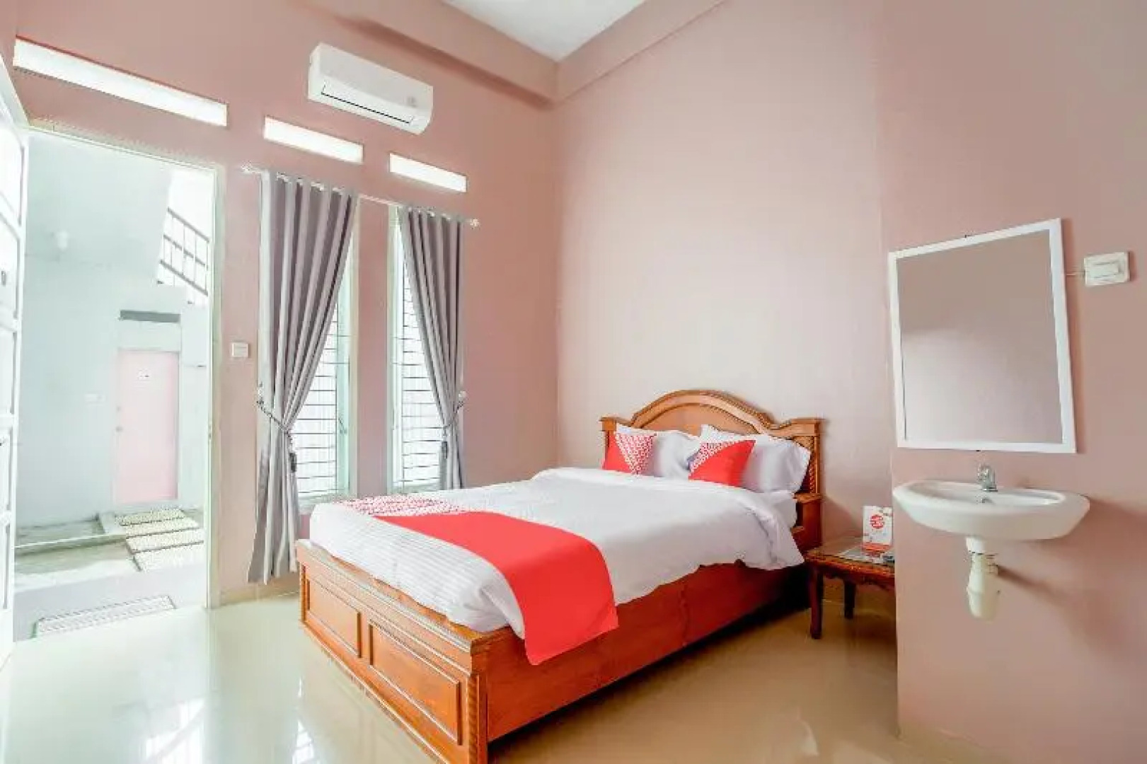 Twin House Syariah by OYO Rooms