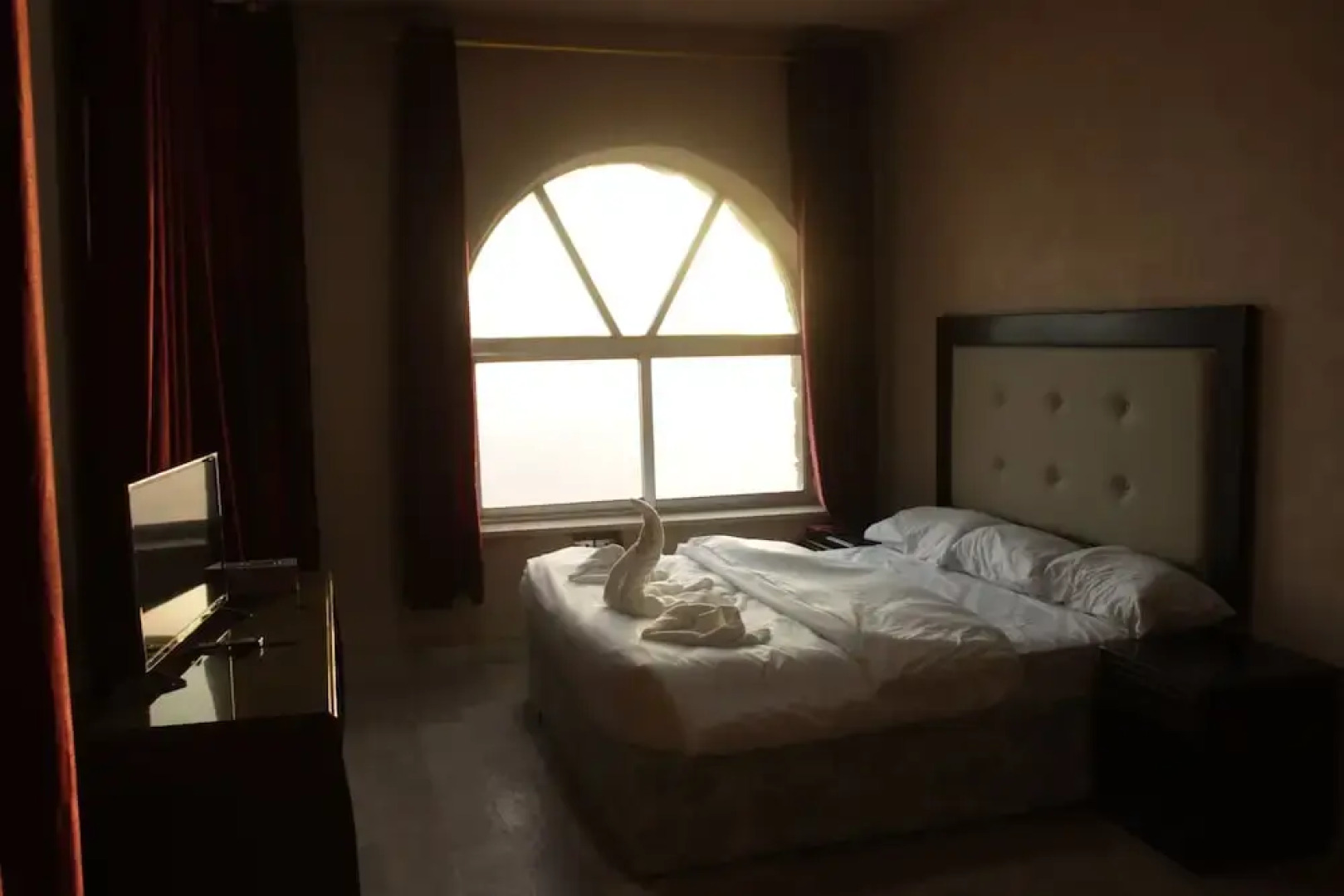 Oak Tree Castle Hostel