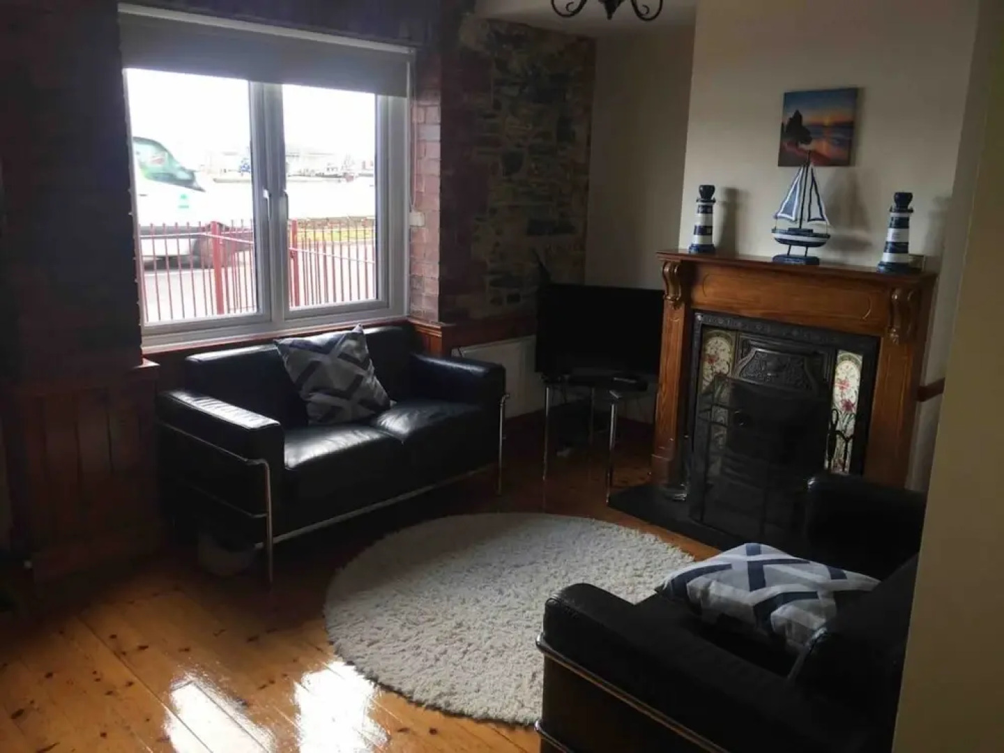 Lovely Apartment Overlooking the Harbour & bay