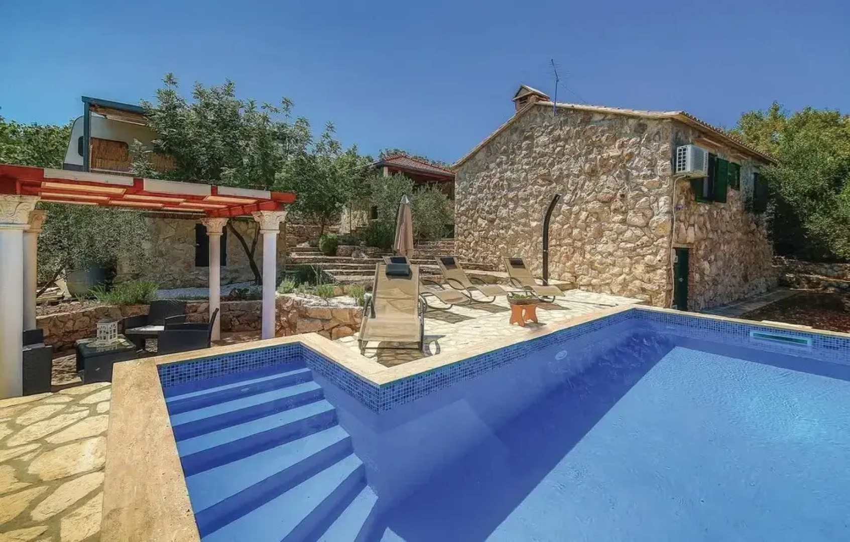 Beautiful Home in Drvenik Veliki With Wifi and 2 Bedrooms