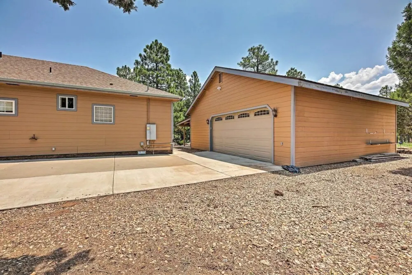 Upscale Show Low Haven w/ Fire Pit & Game Room!