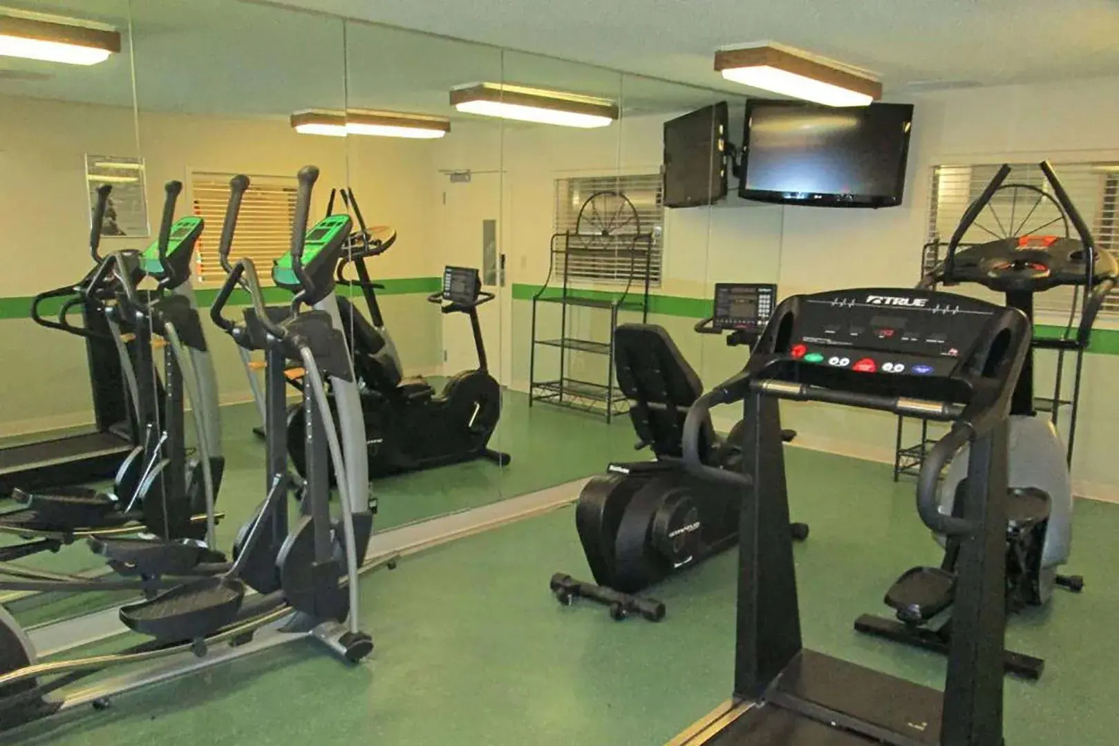 Hawthorn Extended Stay by Wyndham Bedford / Dallas