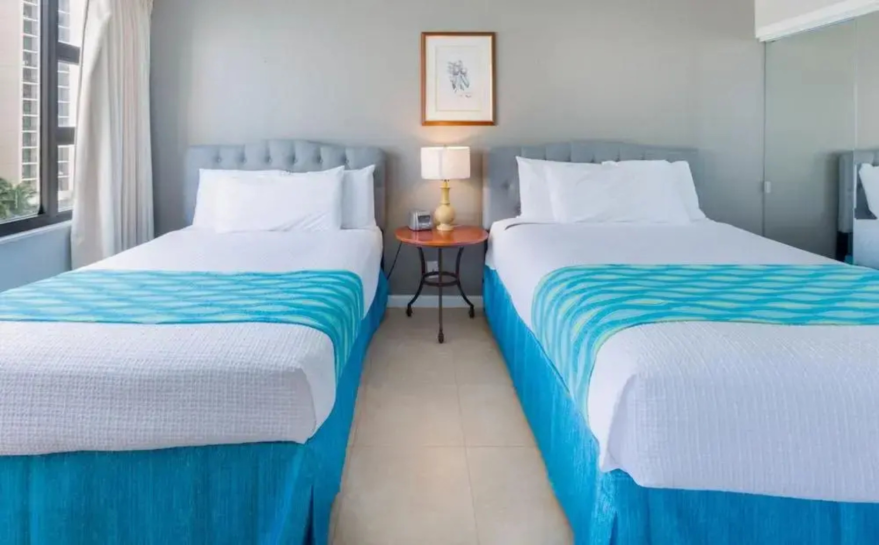 Waikiki Banyan - Pool View Tower 1 Suite 911