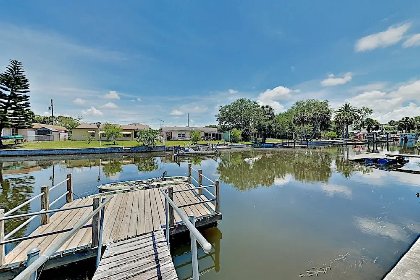 Canal-front Coastal Boat Dock & 2 Kayaks! 2 Bedroom Home