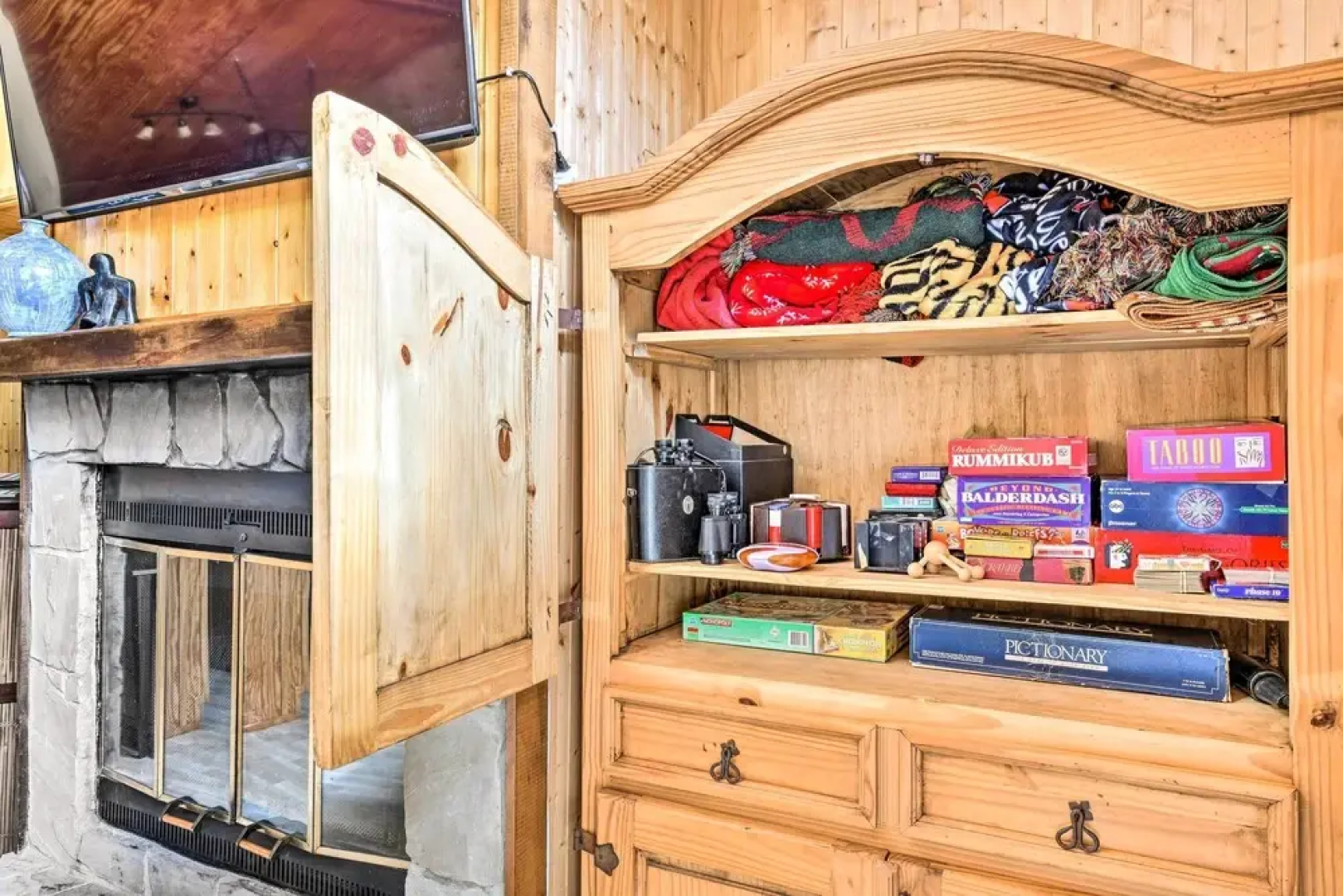 Best Location - Maggie Valley Cabin w/ Hot Tub!