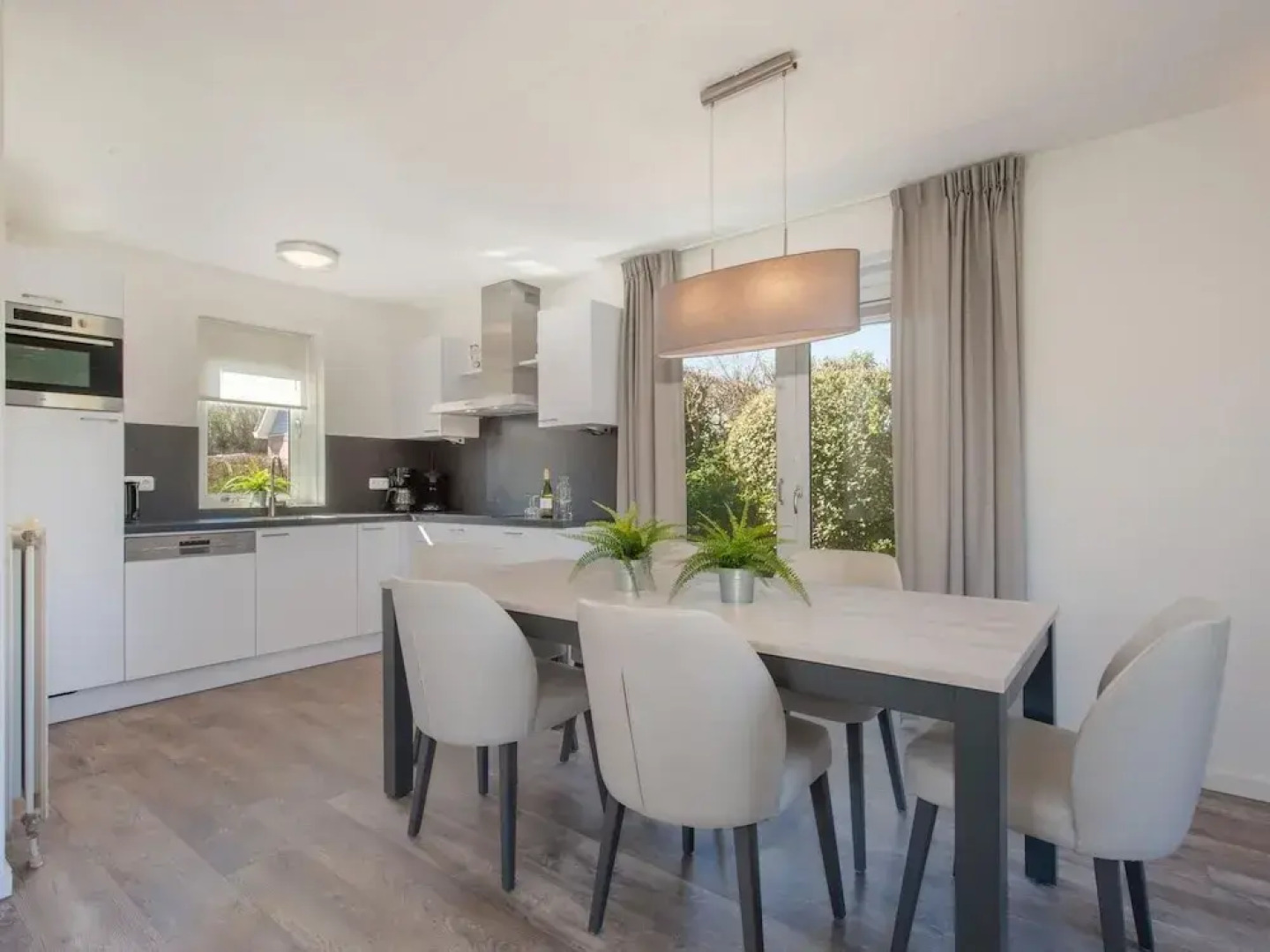 Comfortable Villa With Combi-microwave, Near the Beach