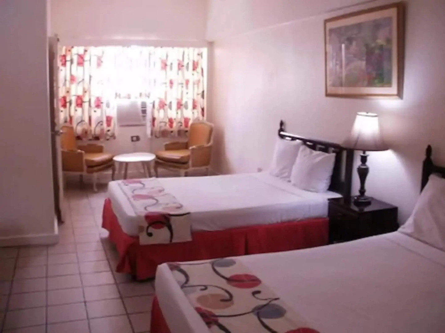 Pineapple Court Hotel