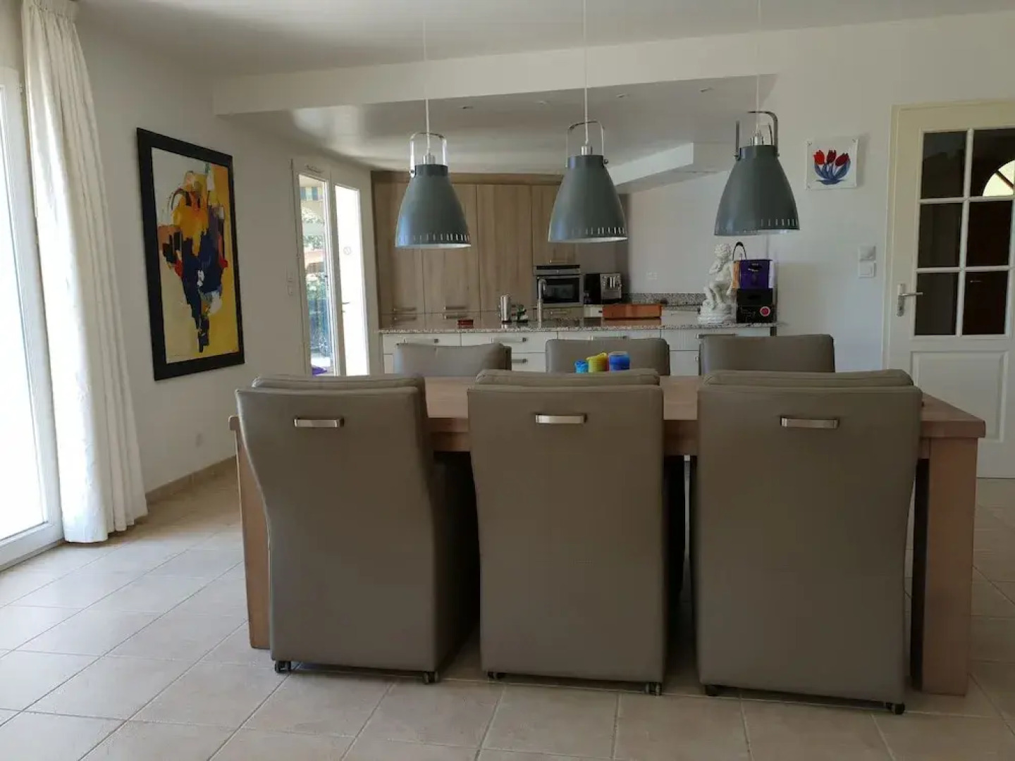 Air-conditioned villa with heated pool, guesthouse and stunning views