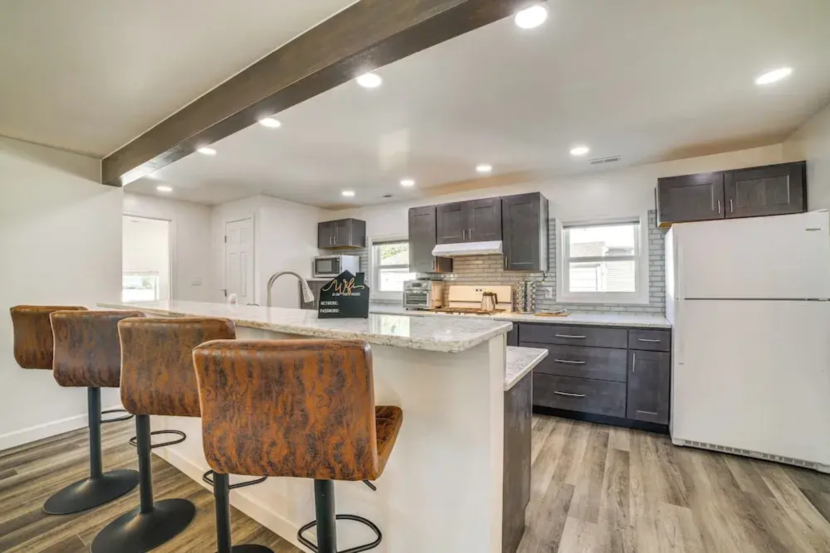 < 1 Mi to Dwtn: Valparaiso Family Home