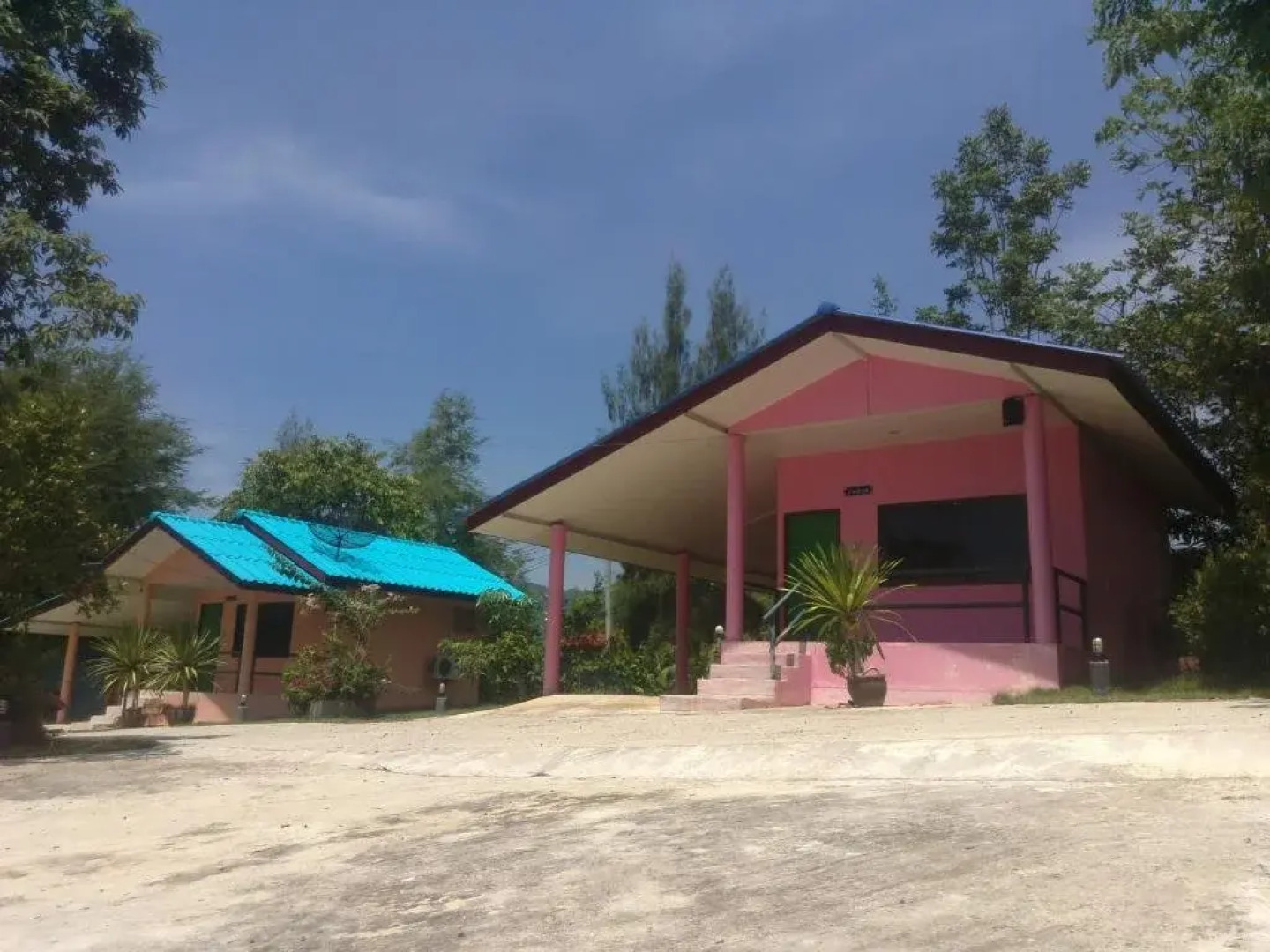 บ้านสวนนิ่มมะโน รีสอร์ทสวนผึ้ง