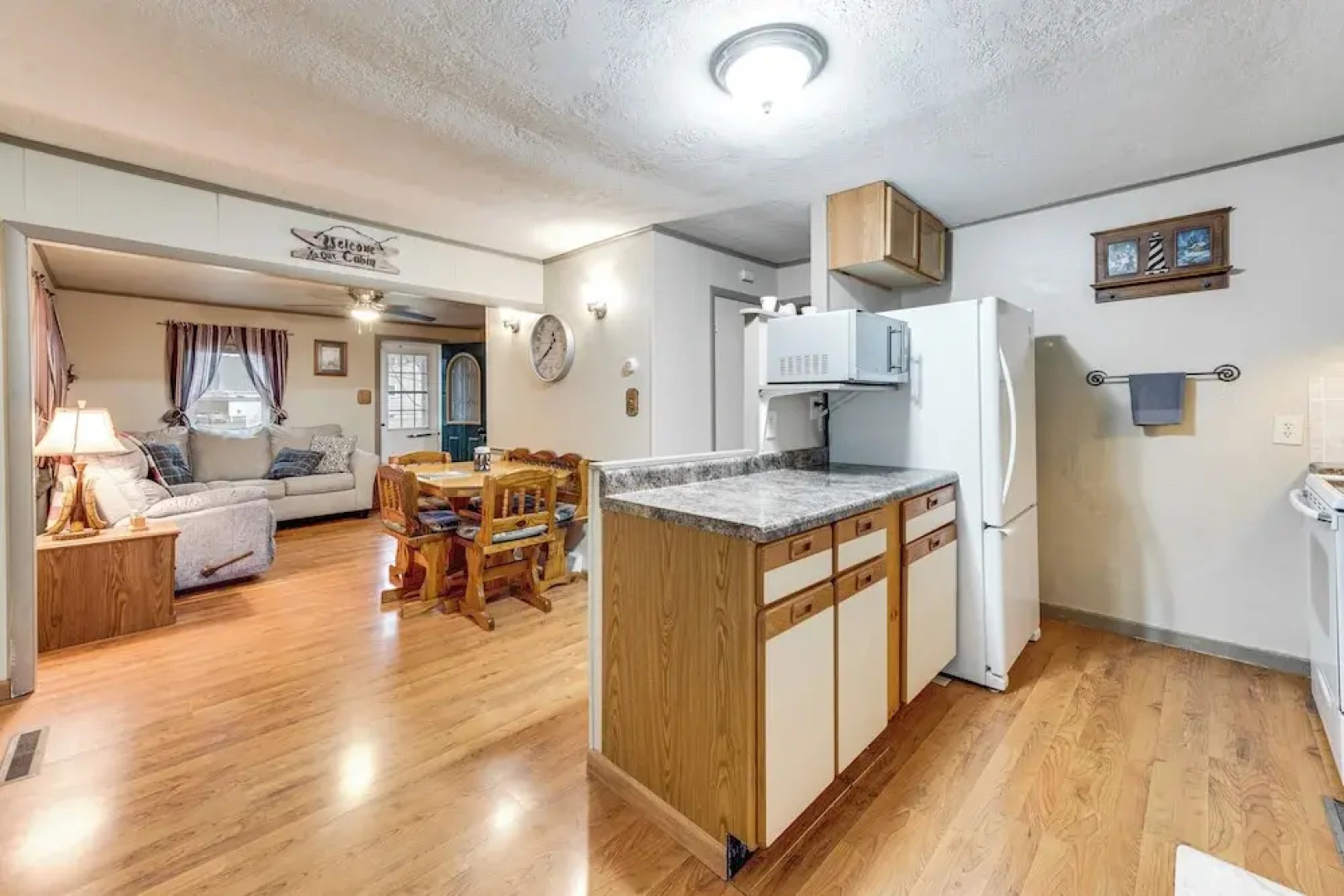 Charming Spirit Lake Home - 6 Mi to Arnolds Park!