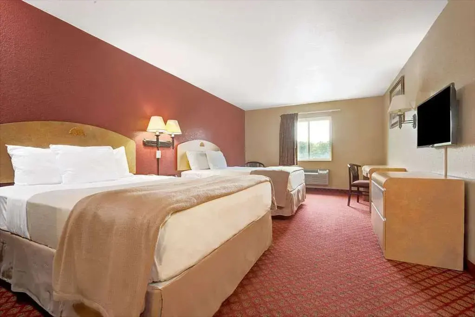 Days Inn & Suites By Wyndham Niagara Falls/Buffalo