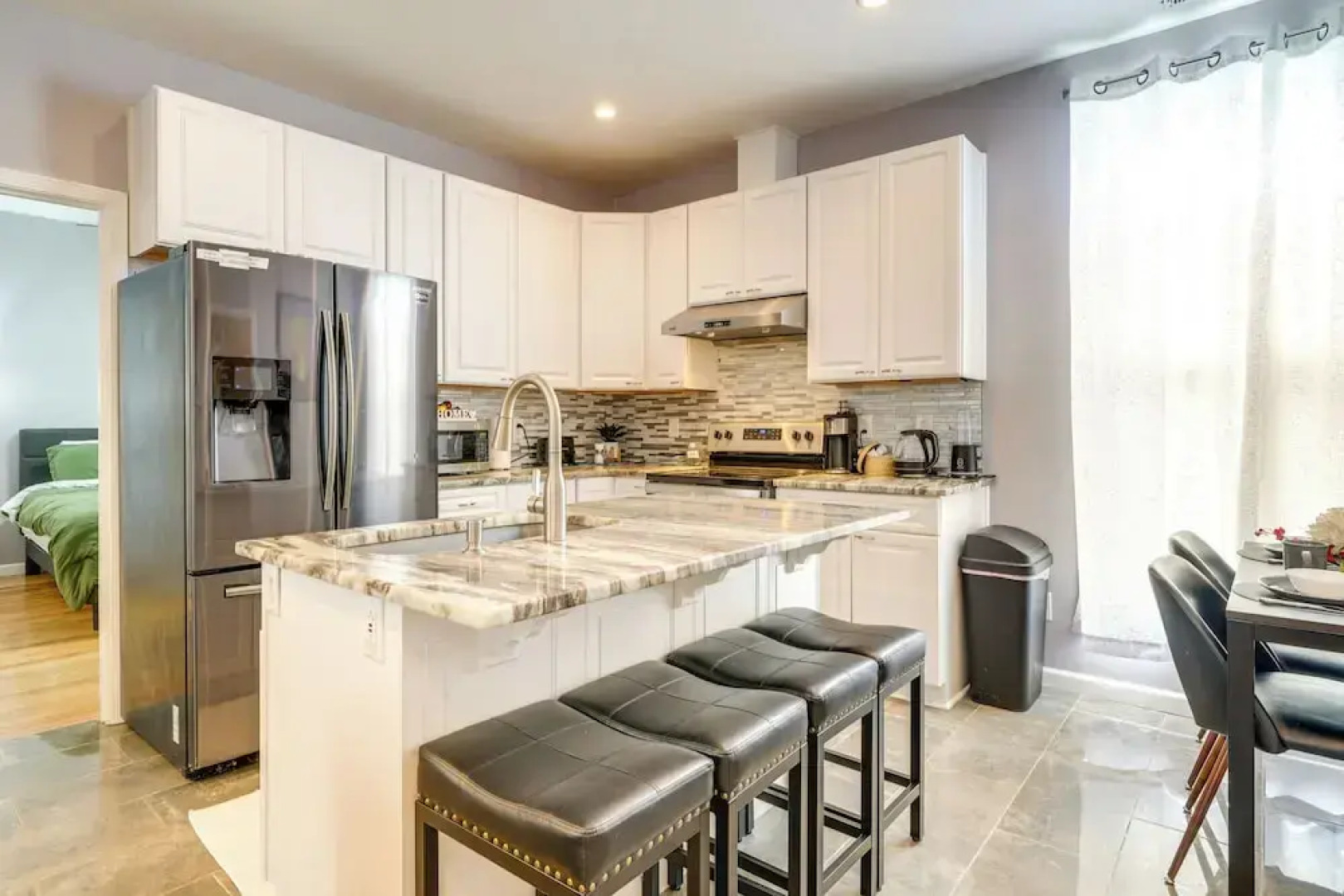 8 Mi to Louisville: New Albany Home w/ Grill!