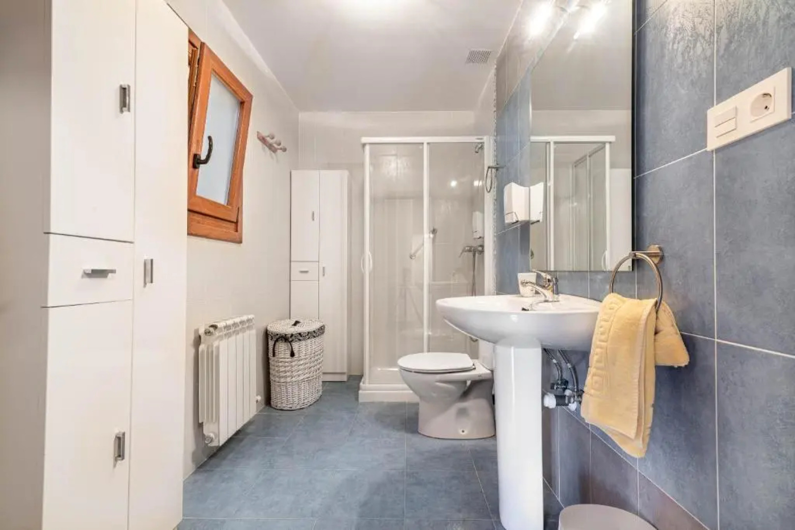 URIBE-ENEA Casa sola con amplio patio en Elciego con visita a bodega