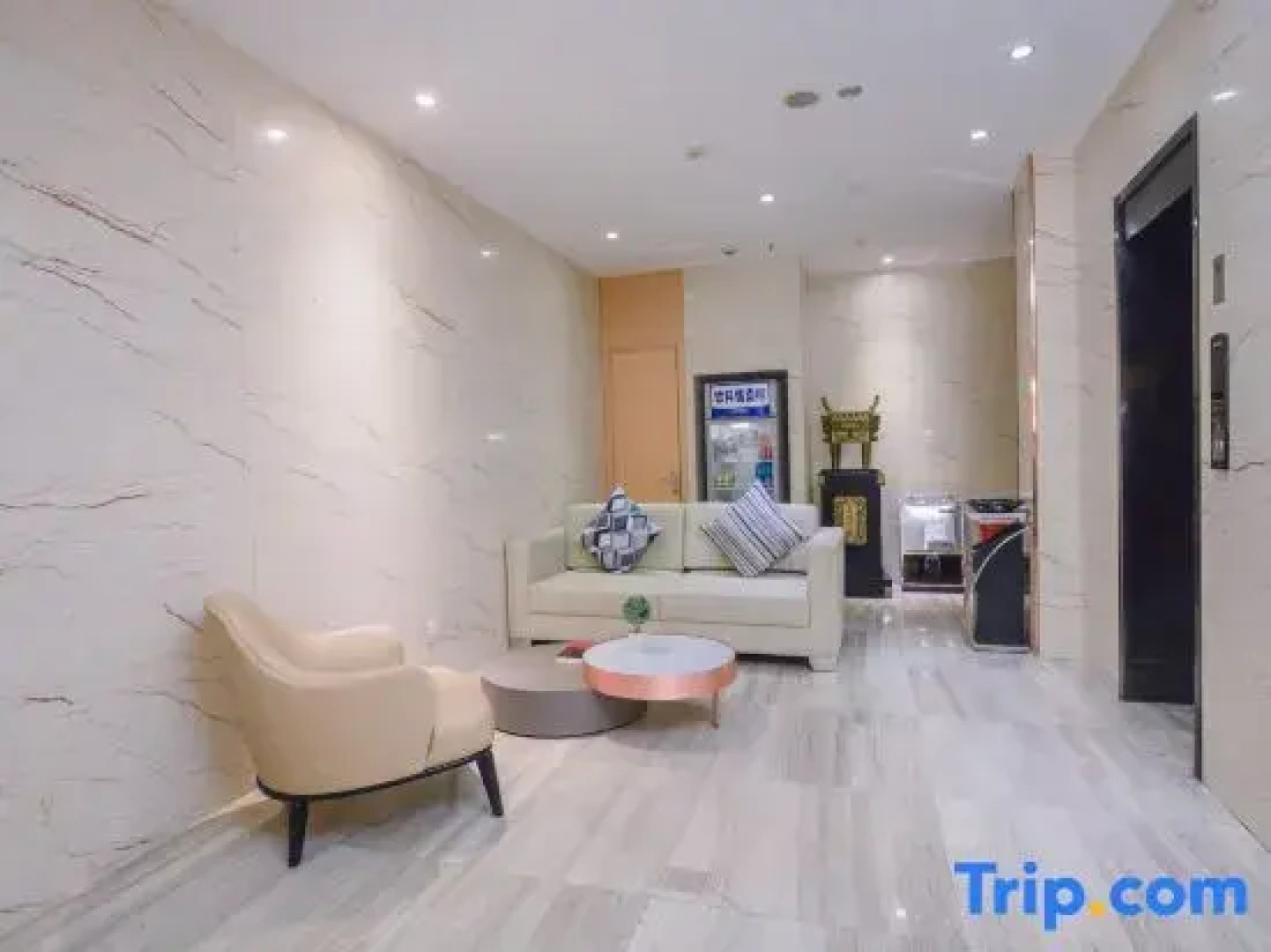 Yasite Hotel (Suizhou Wenfeng Caodianzi Street Branch)