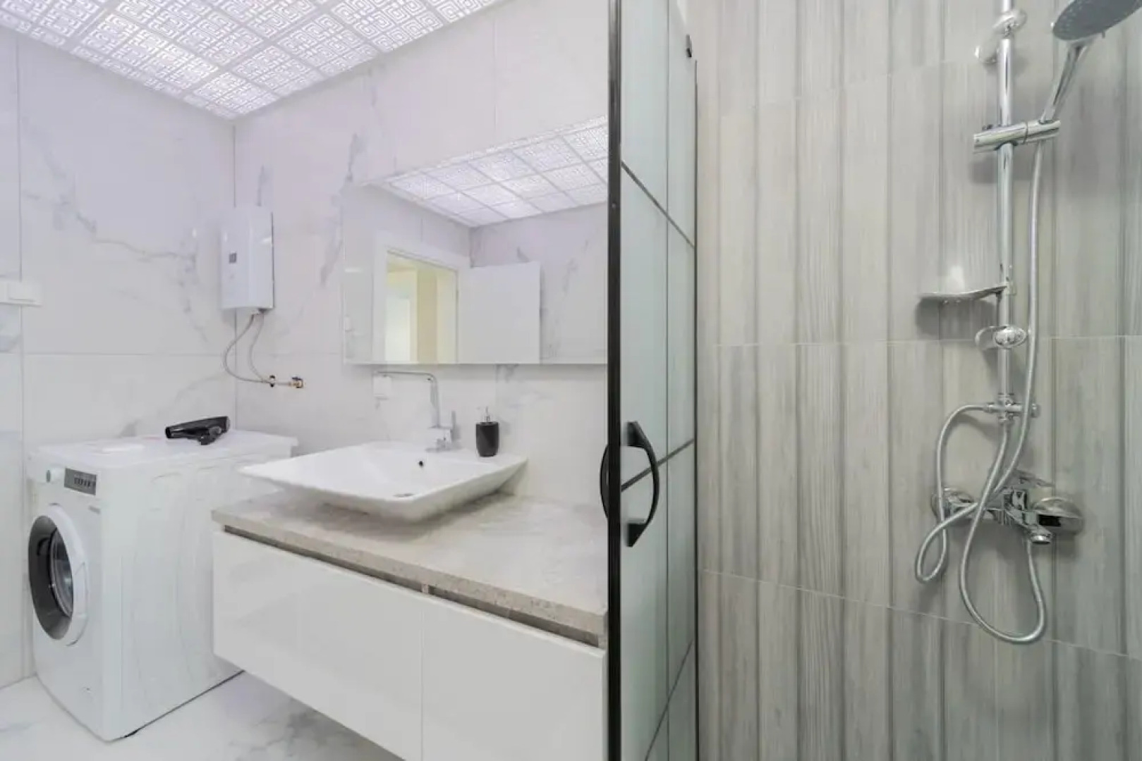 Villa With Pool and Backyard in Kepez