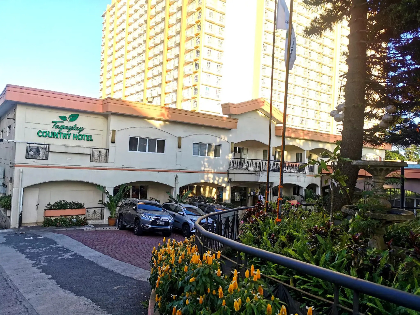 Tagaytay Country Hotel
