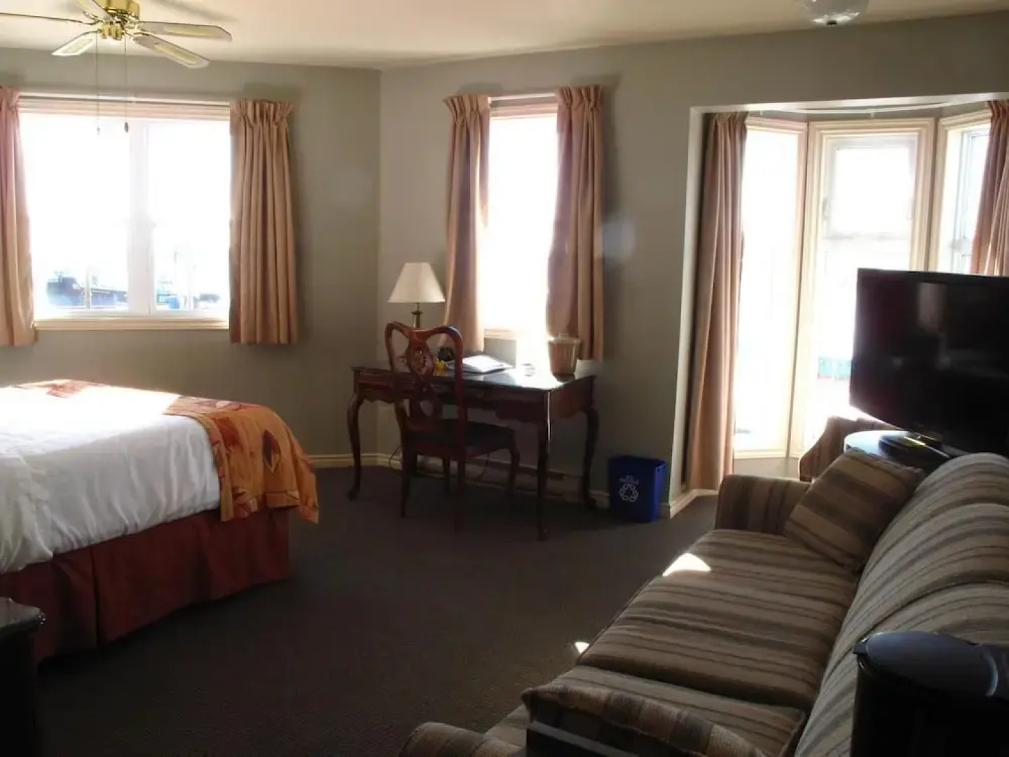 Brigantine Inn & Suites