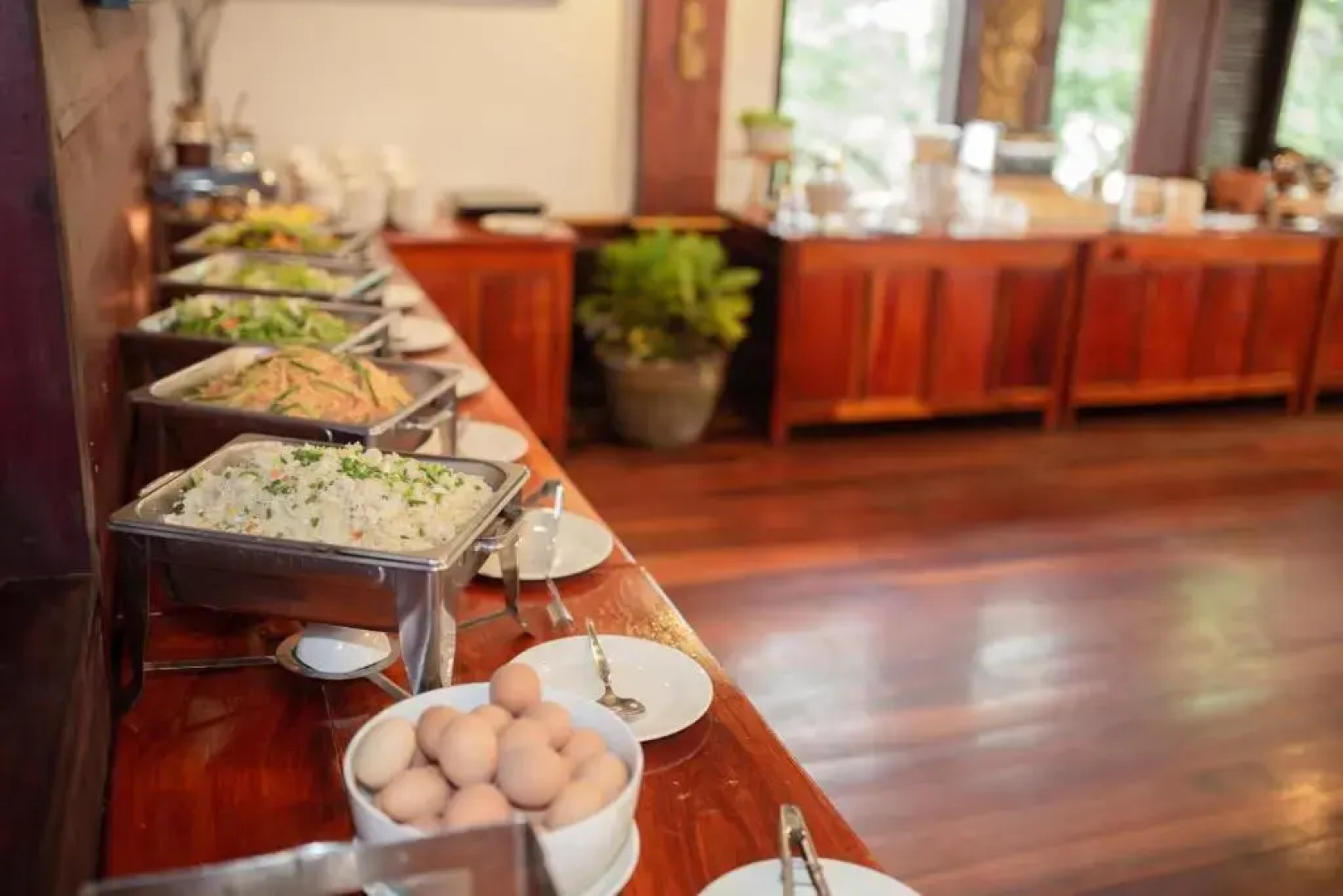 E-Outfitting Vang Thong Hotel