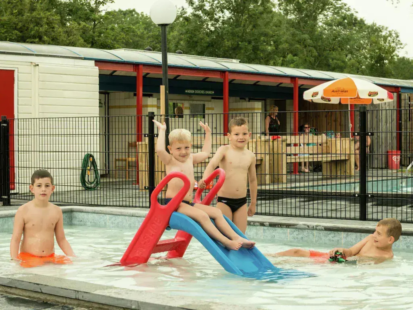 Modern chalet with oven, near the Wadden Sea