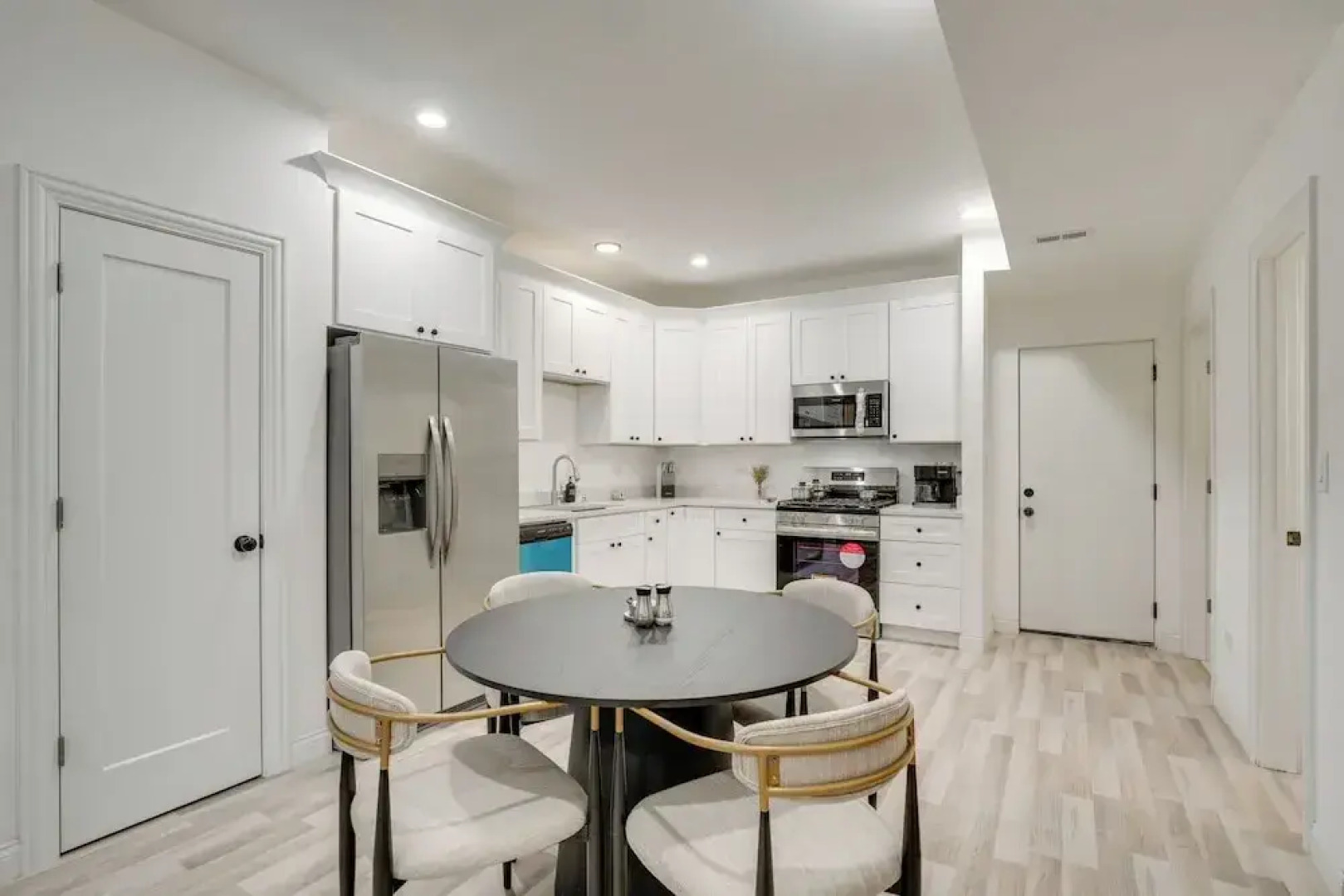 Townhome < 5 Mi to Naperville & Morton Arboretum