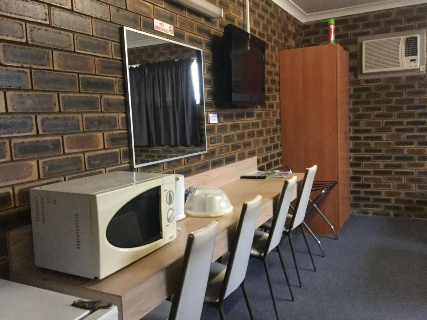 Squatters Homestead Motel