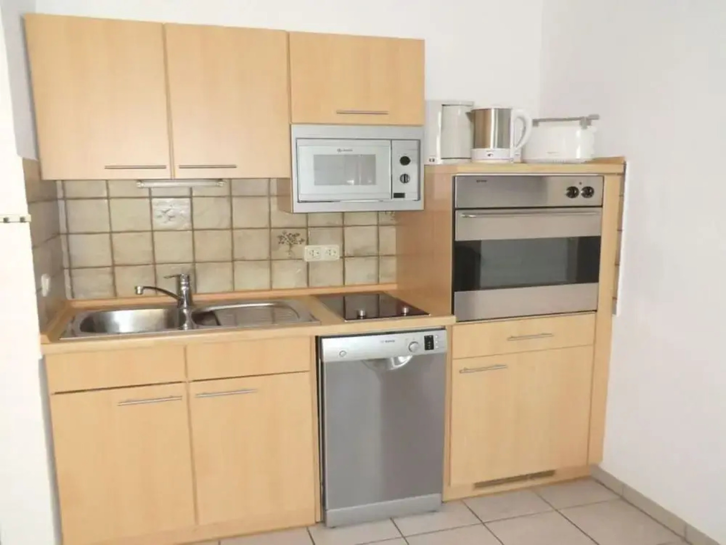 Dyke Space 50 m to the Beach sea