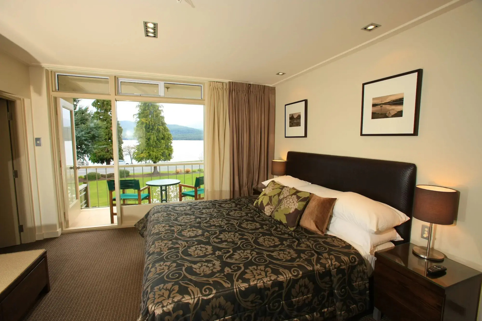 Distinction Te Anau Hotel And Villas