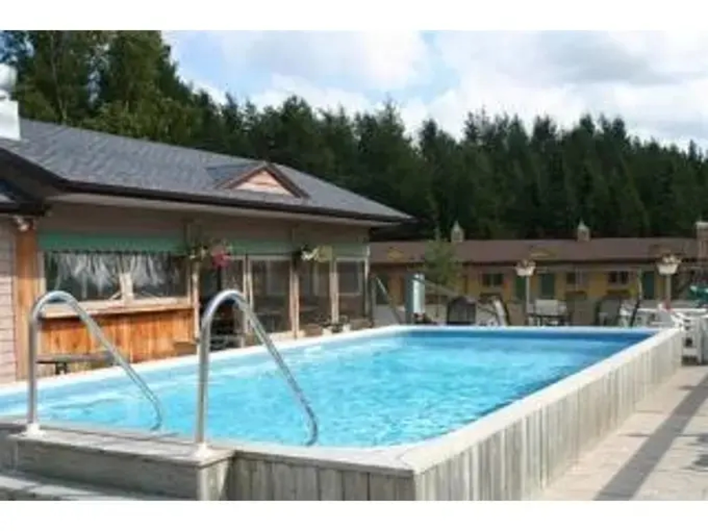 Auberge Les Jardins Inn-Motel Le Brayon & Chalets