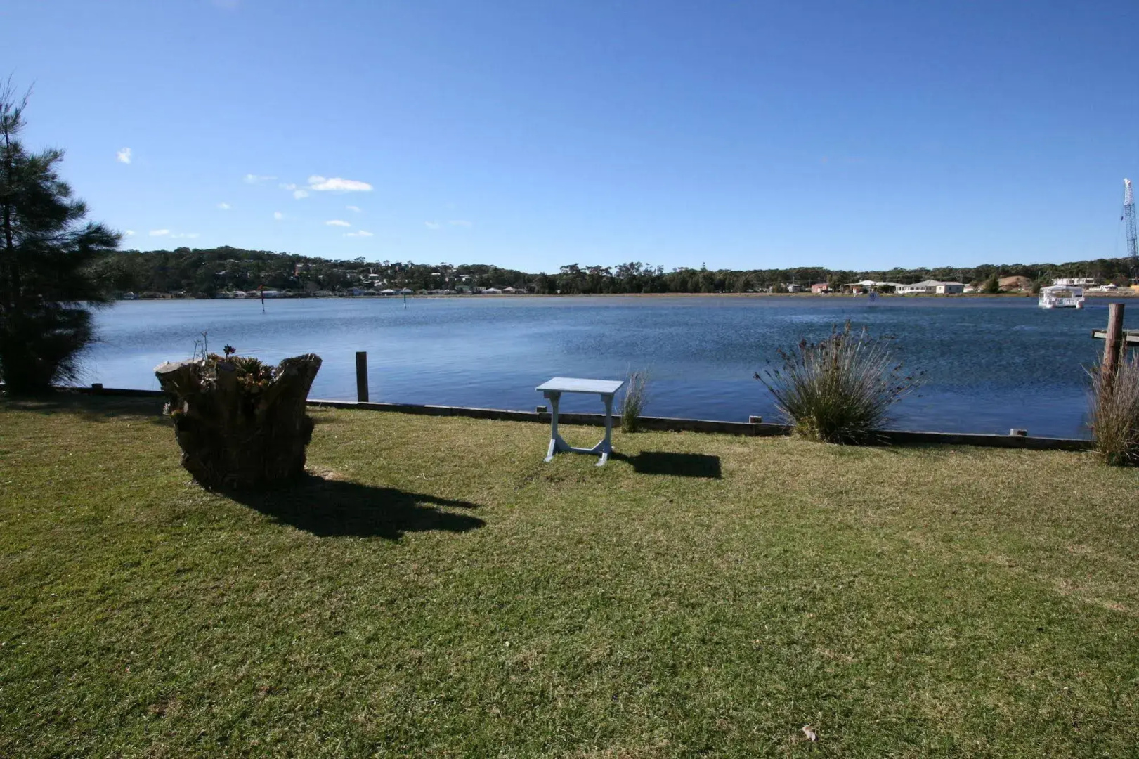 Lake Edge Holiday Units