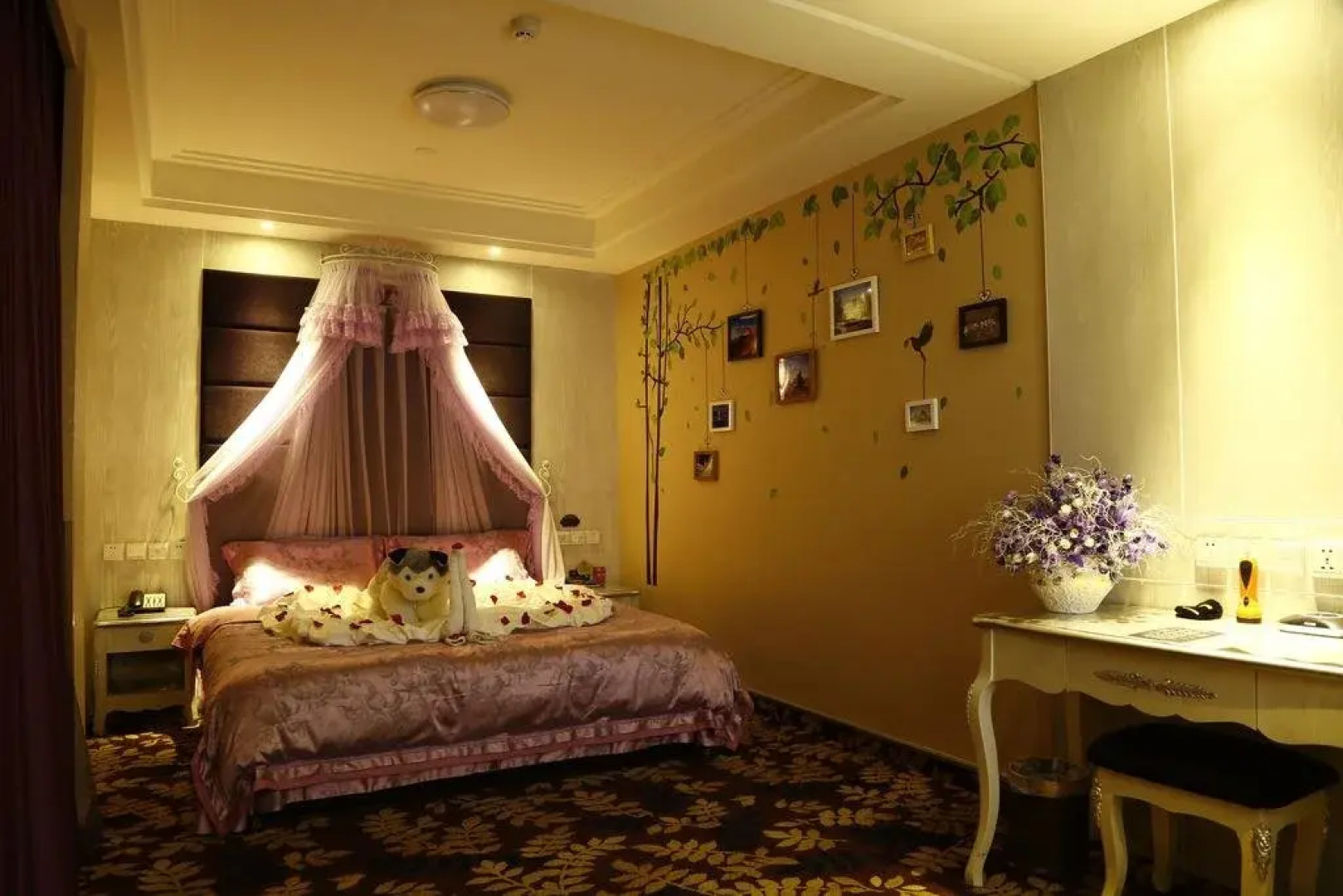 Carnival Boutique Hotel