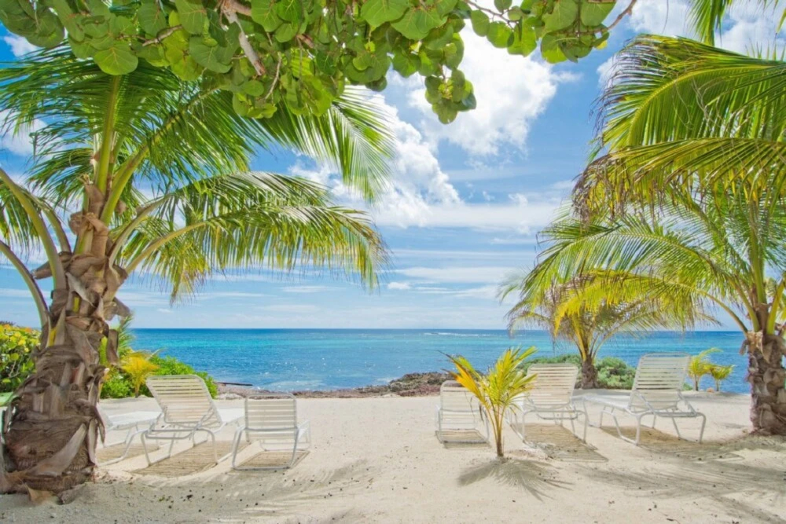 Moon Bay by Cayman Villas