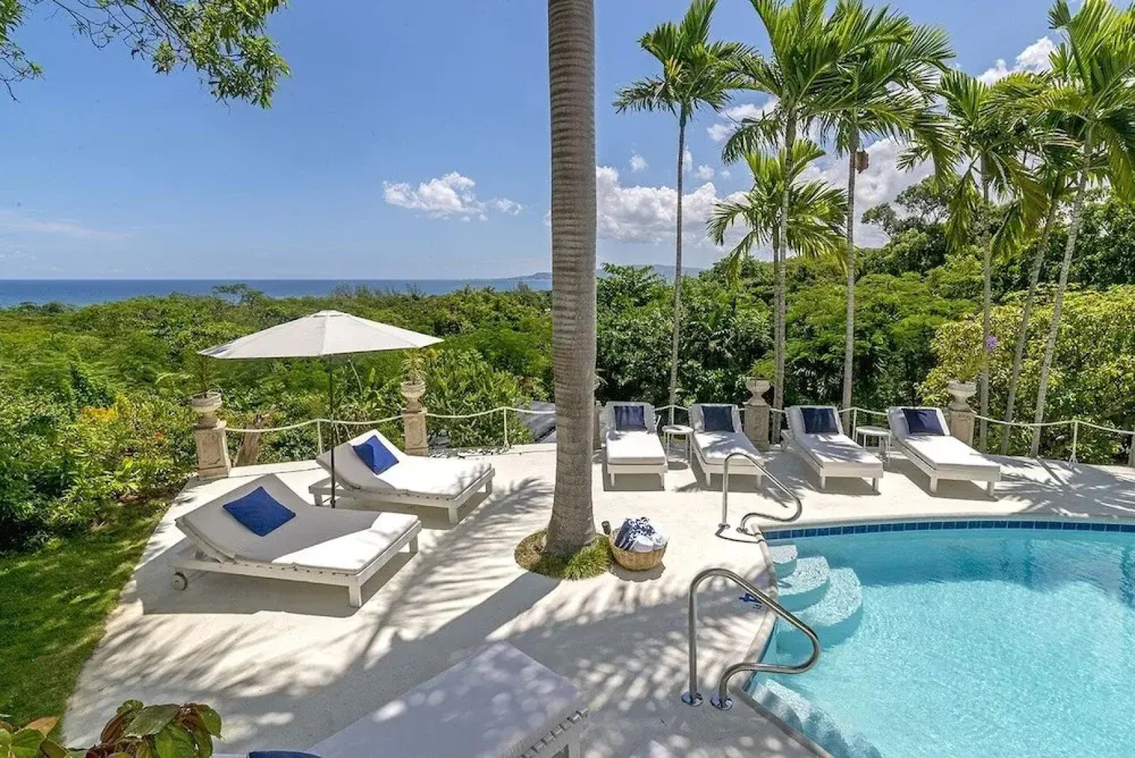 Staffed Round Hill Membership Van/driver 5 Bedroom Villa