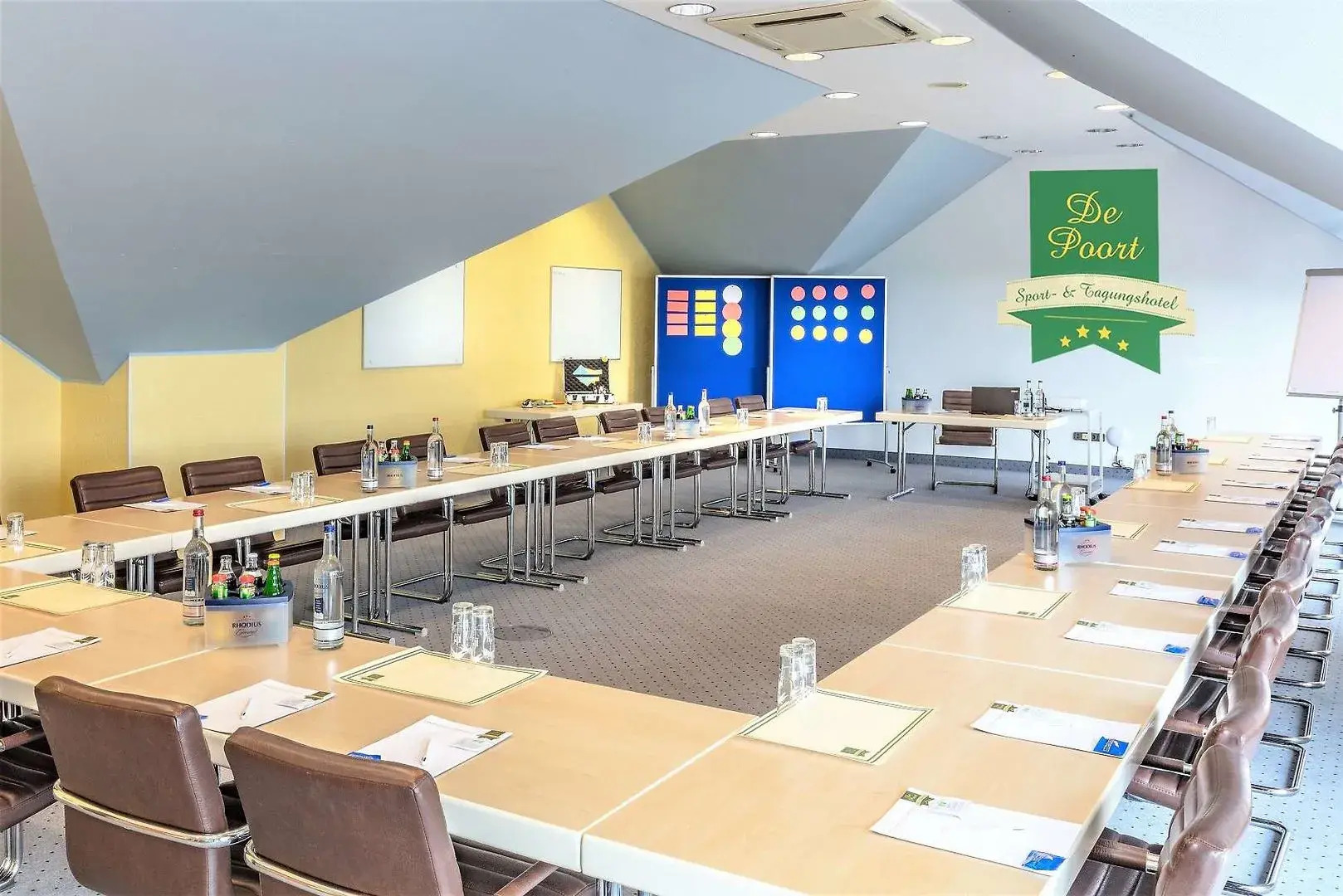 Sport - und Tagungshotel De Poort