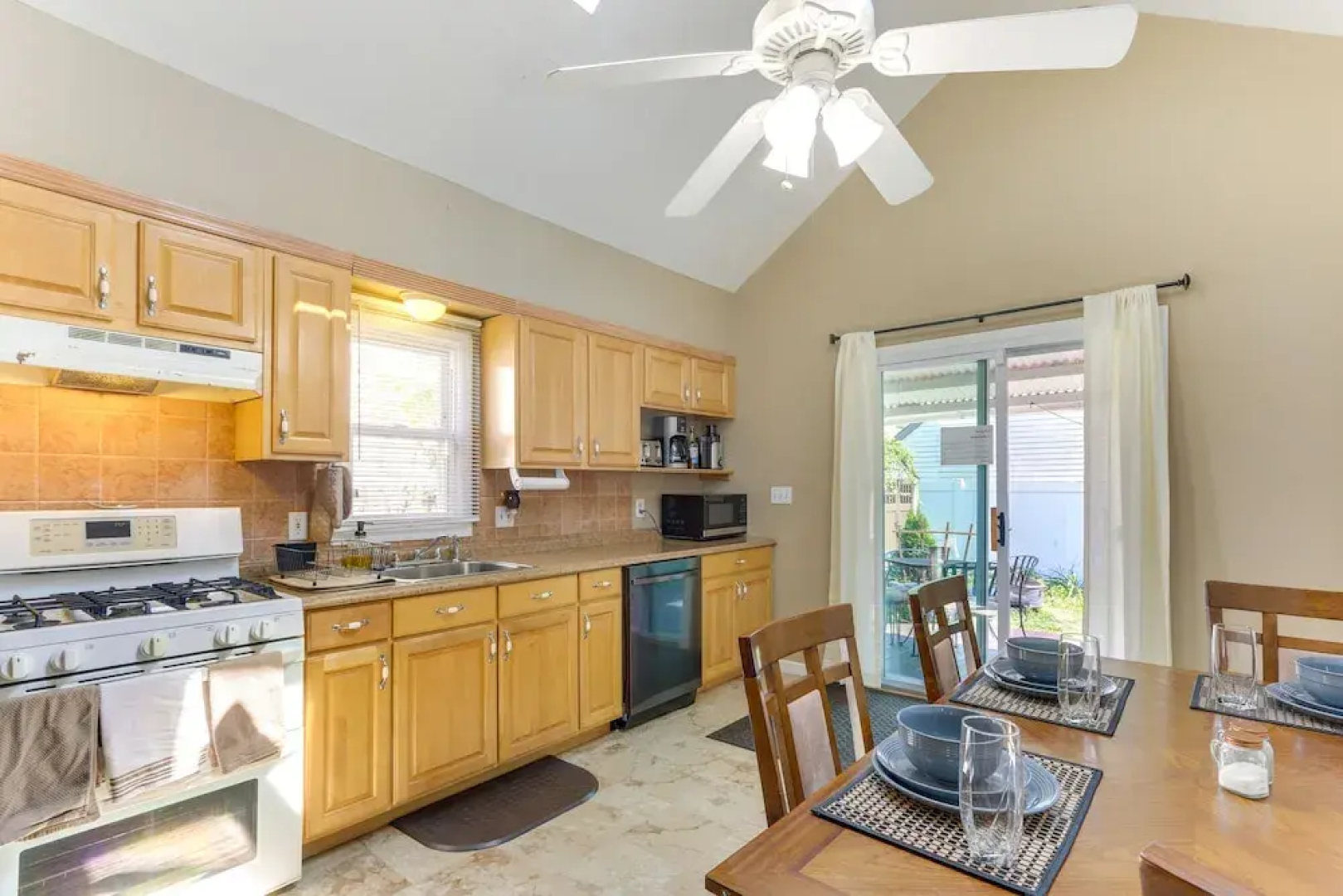 Keansburg Home w/ Private Hot Tub!