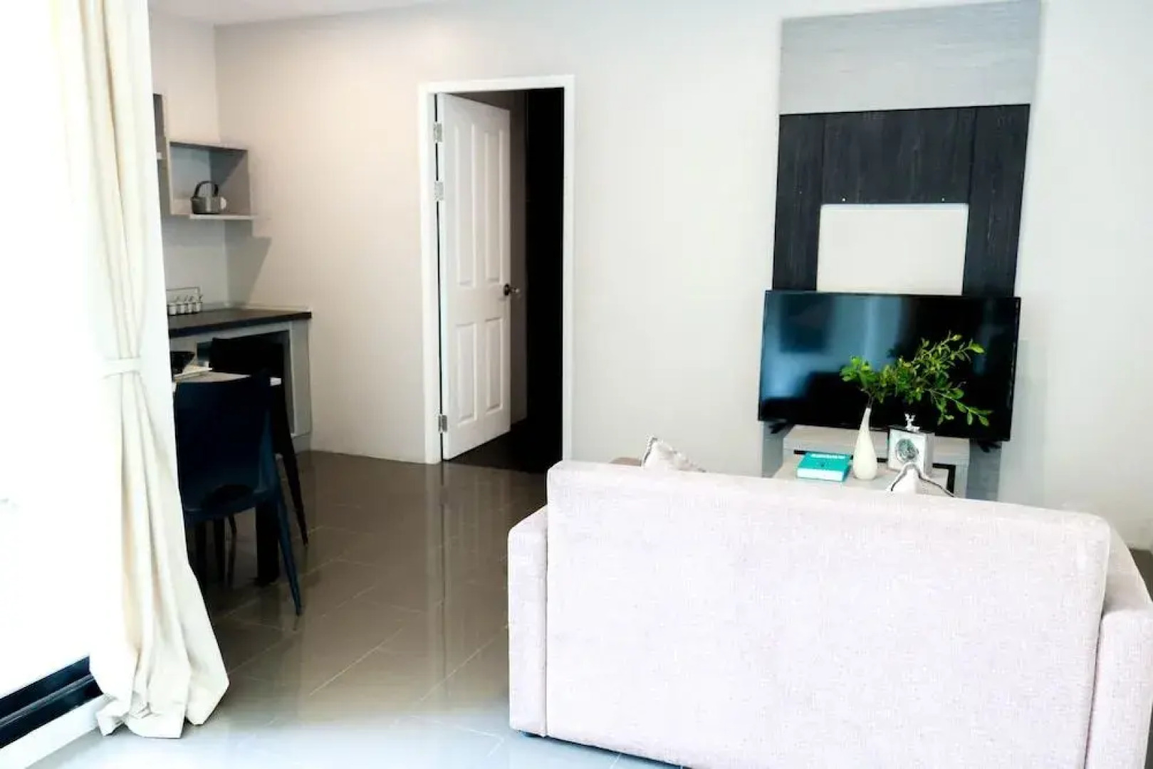 RQ Bangkok Sukhumvit 107 by Collection O