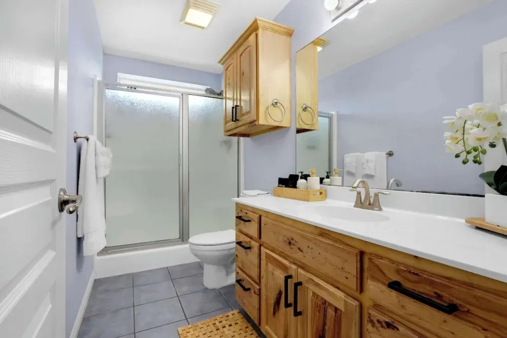 Amazing Lakefront Escape - A Stunner For Sleeps 14