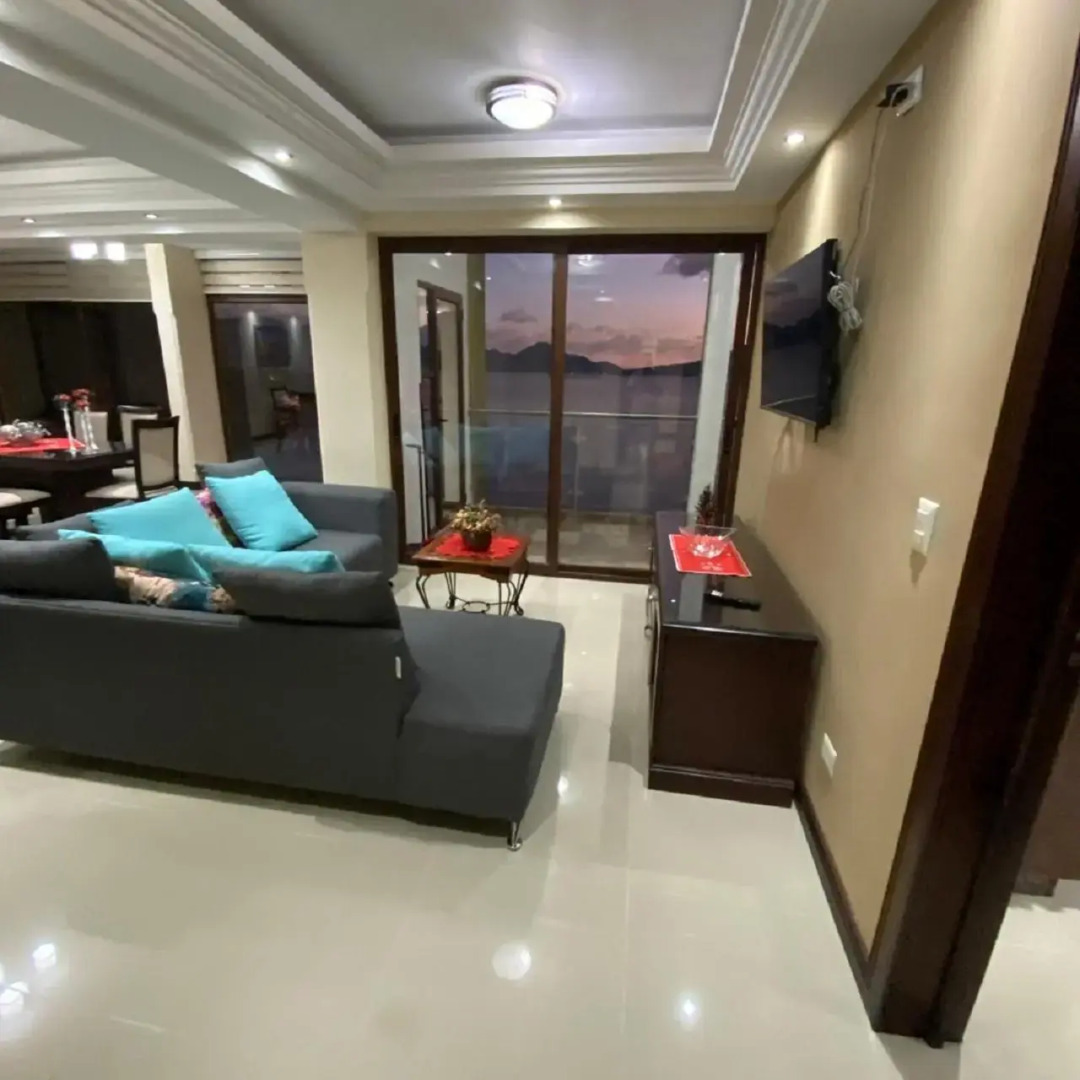 Torres de Atitlan 4 Bdrm-3 Bthrm Full Floor - for 10 people