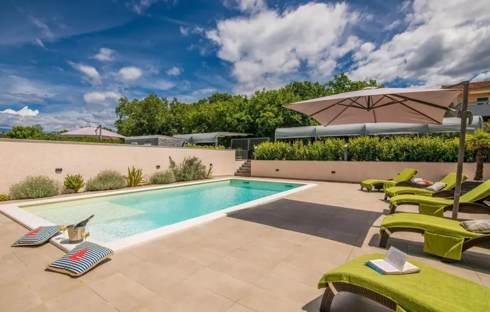 Beautiful Home in Brzac With Wifi and 2 Bedrooms