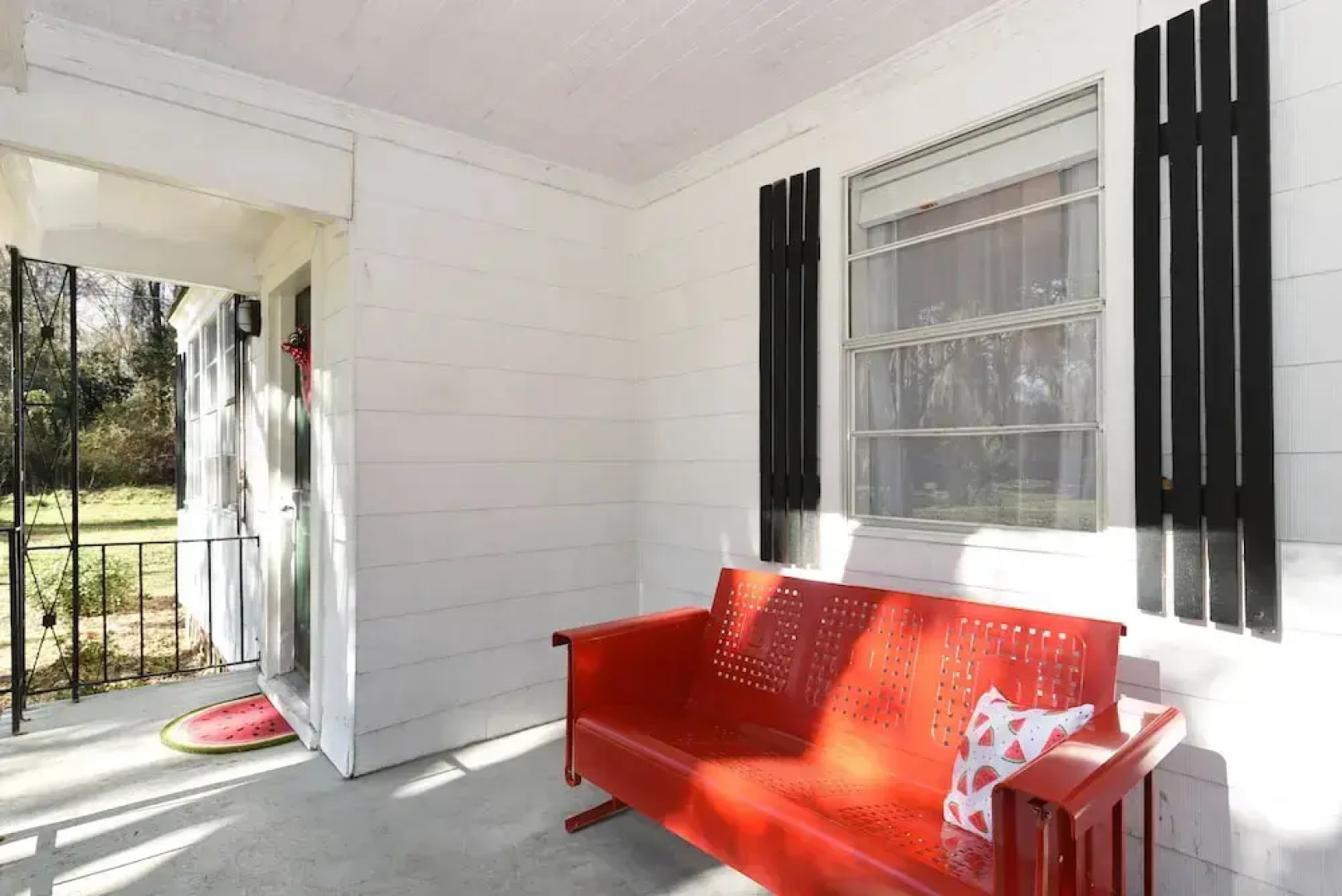 Summertime Pet-friendly 30 min Savannah