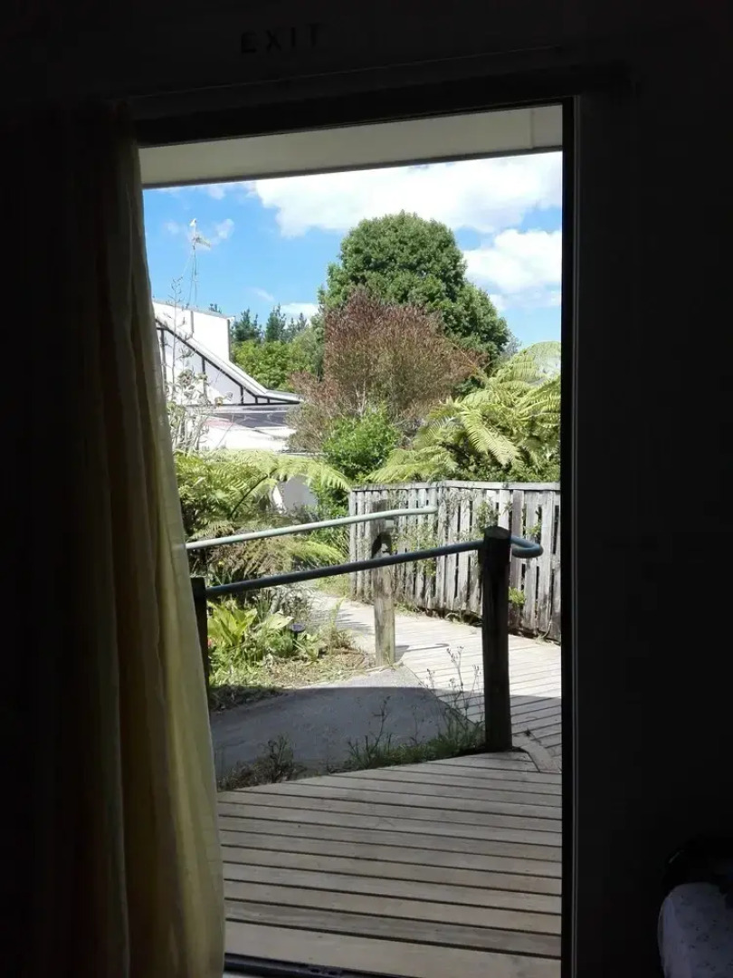 Purple Hen Bunk House - Hostel