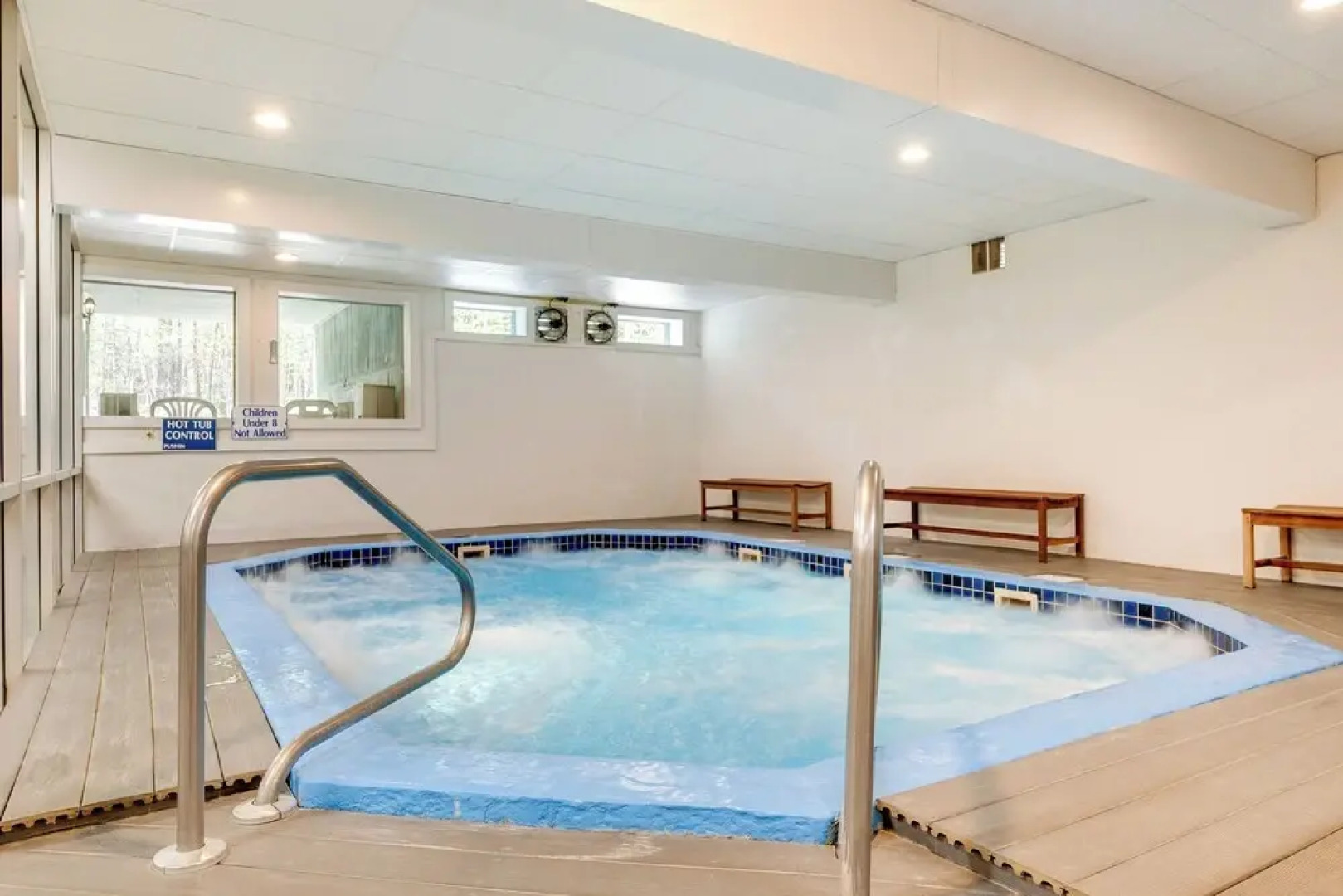 Inviting Bartlett Condo: 1 Mi to Attitash Mountain