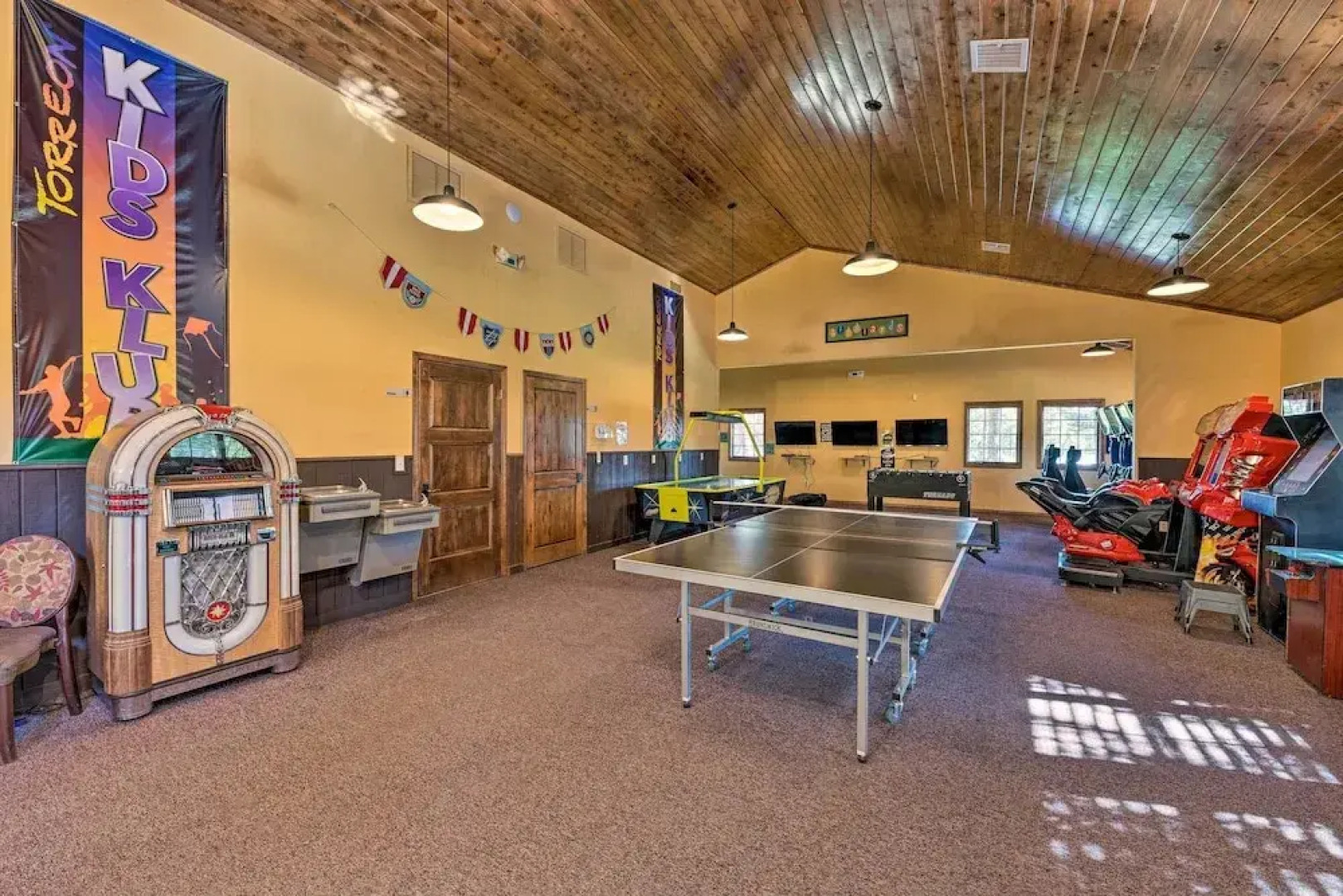 Show Low 'a-to-z Cabin' With Deck & Gas Grill!