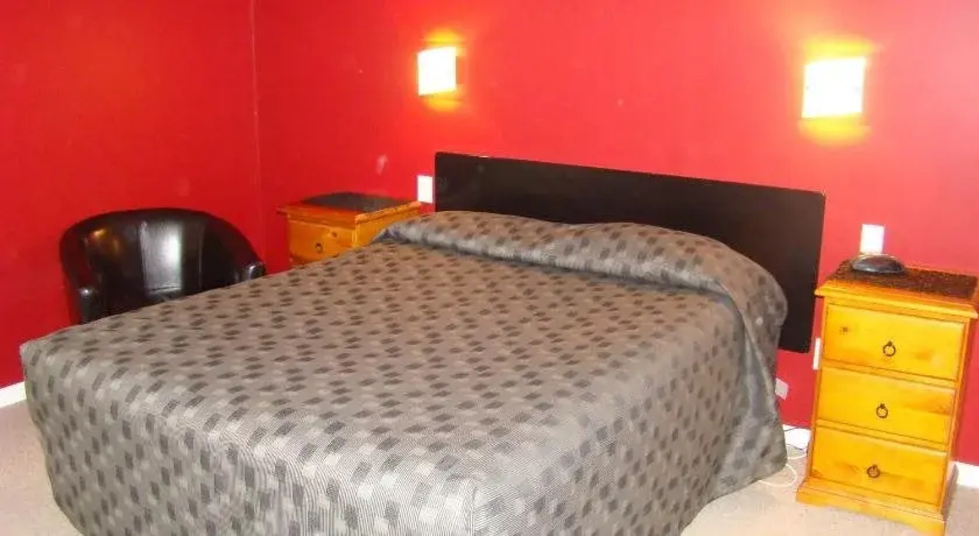 Colonial Cottage Motel