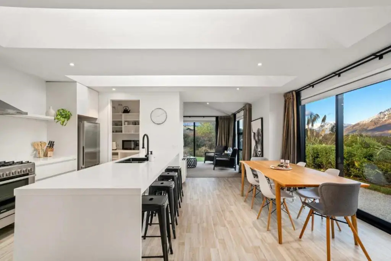 Pavilion Point - Jacks Point Holiday Home